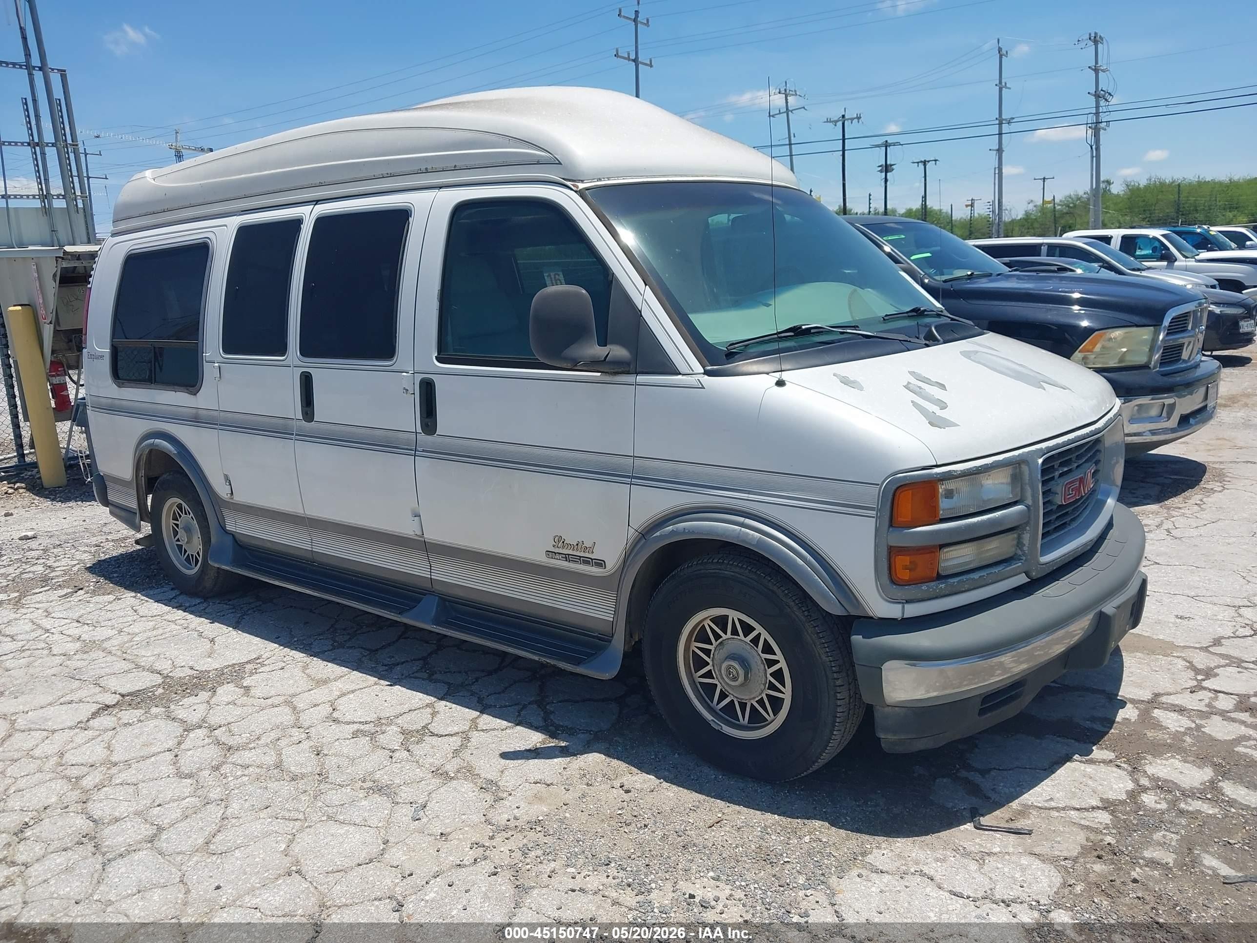 1997 GMC Savana Cargo YF7, VIN 1GDFG15R5V1097406 — Normal wear