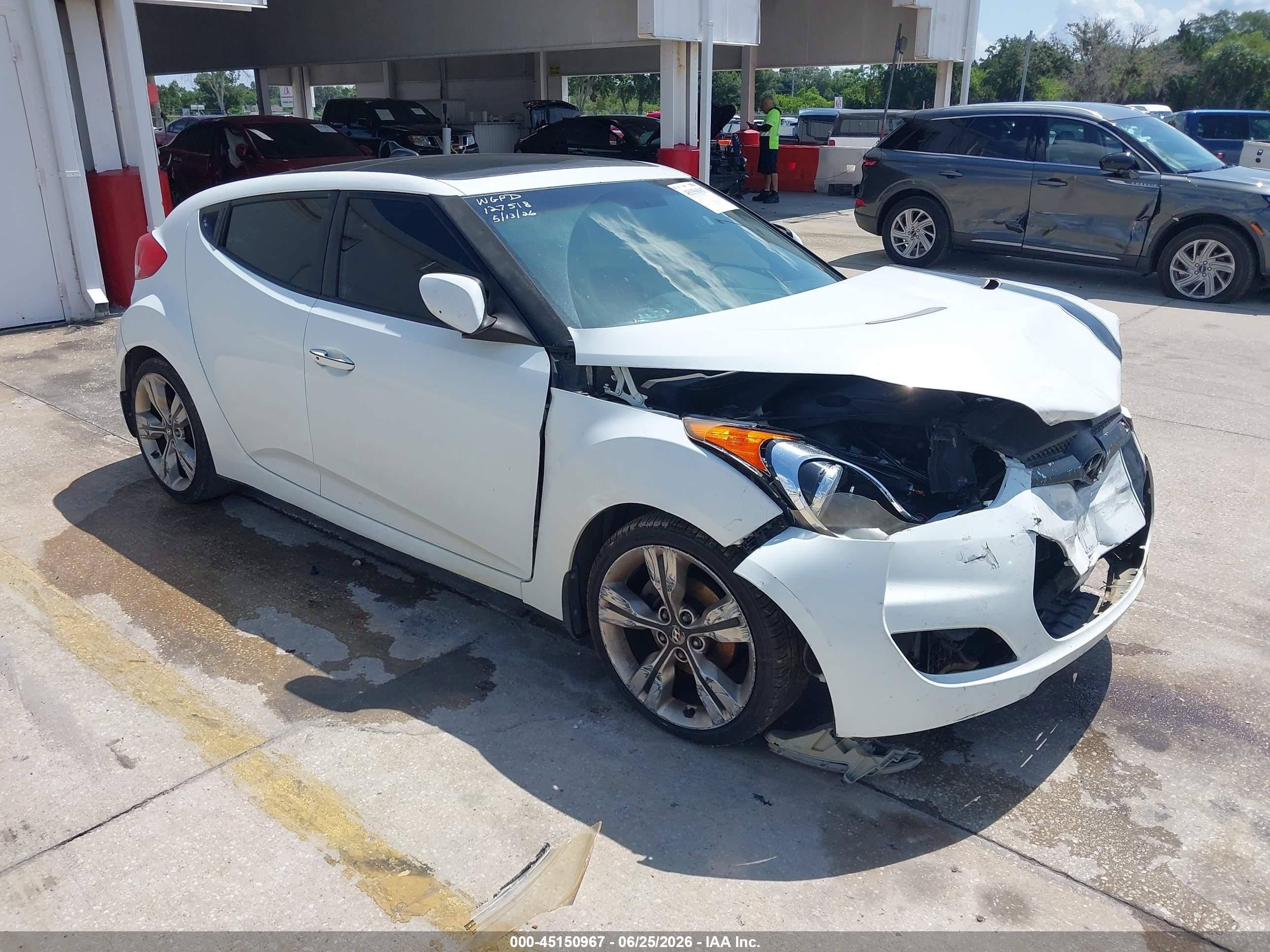 2012 Hyundai Veloster w/Black Int, VIN KMHTC6AD0CU061107 — Перед