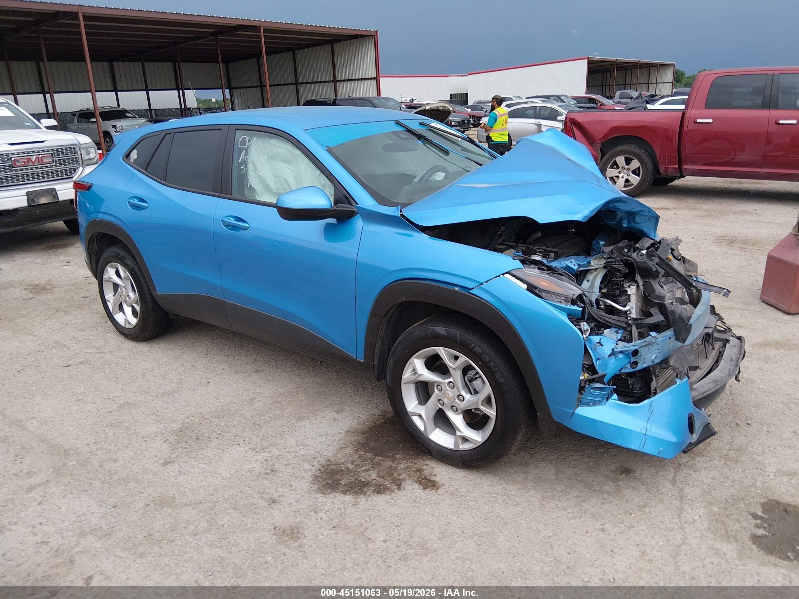 2025 Chevrolet Trax LS, VIN KL77LFEP2SC290089 — Front end