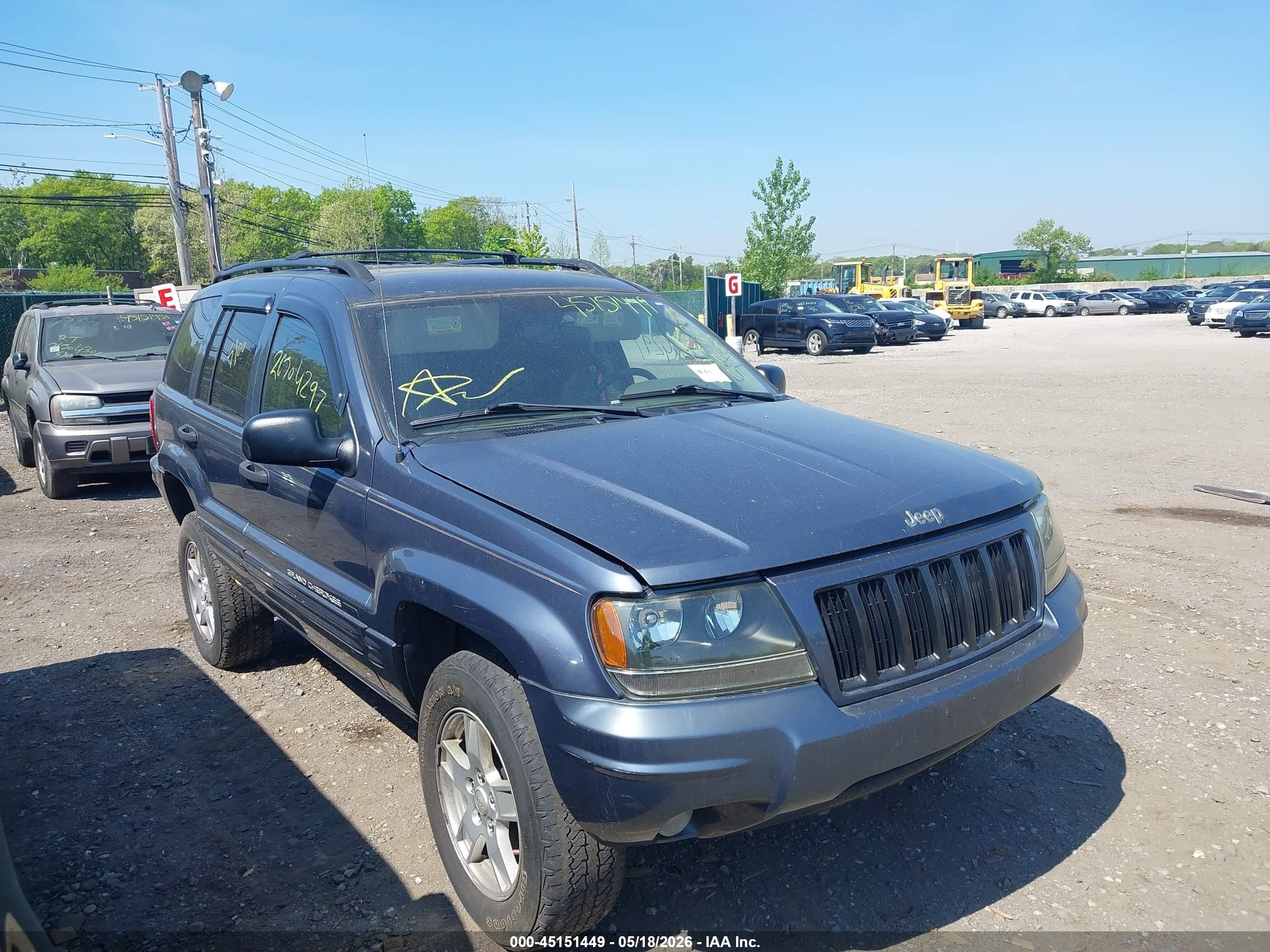 2004 Jeep Grand Cherokee Laredo, VIN 1J4GW48S74C337810 — Side