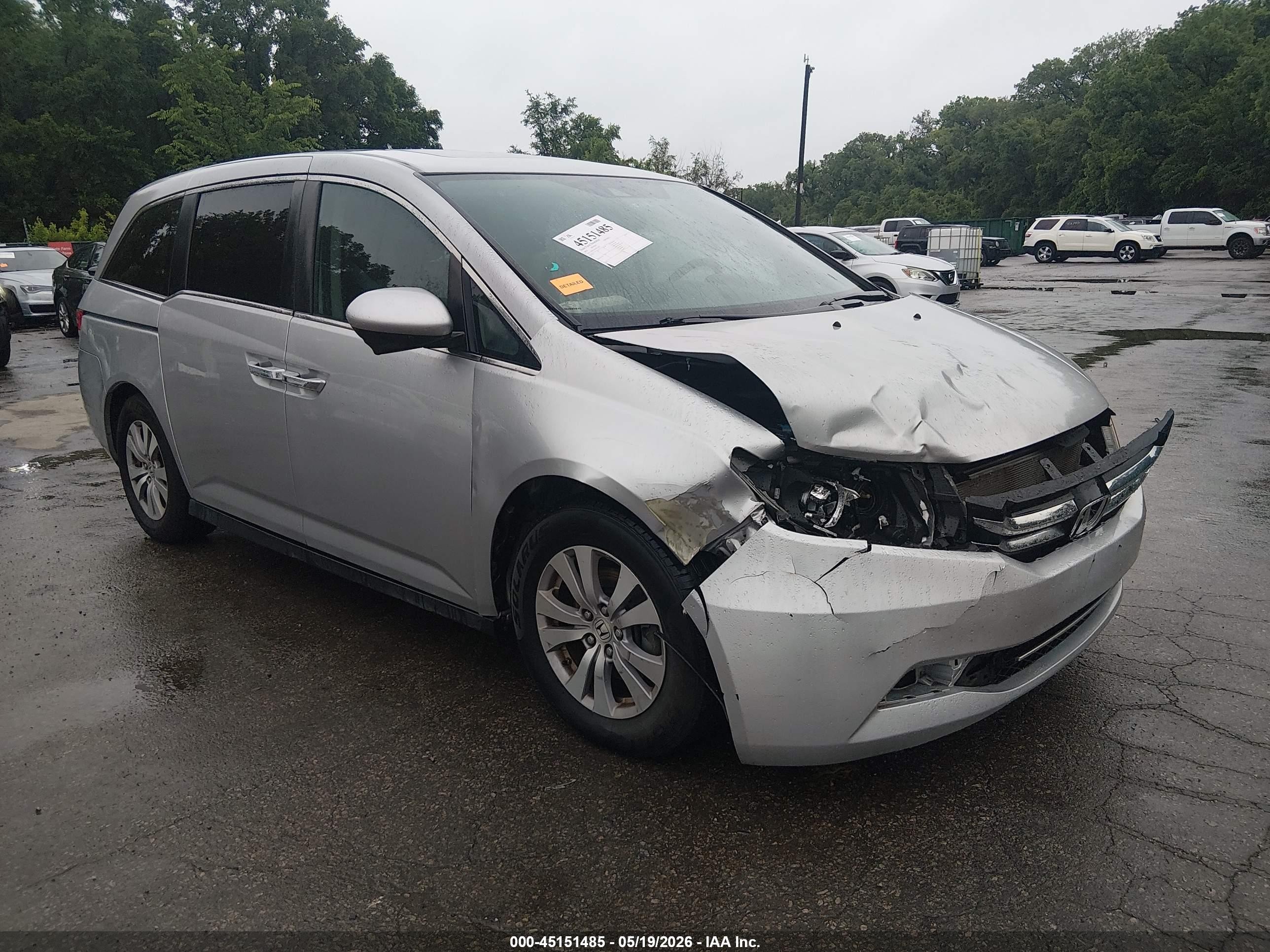 2015 Honda Odyssey EX-L, VIN 5FNRL5H63FB113665 — Front end