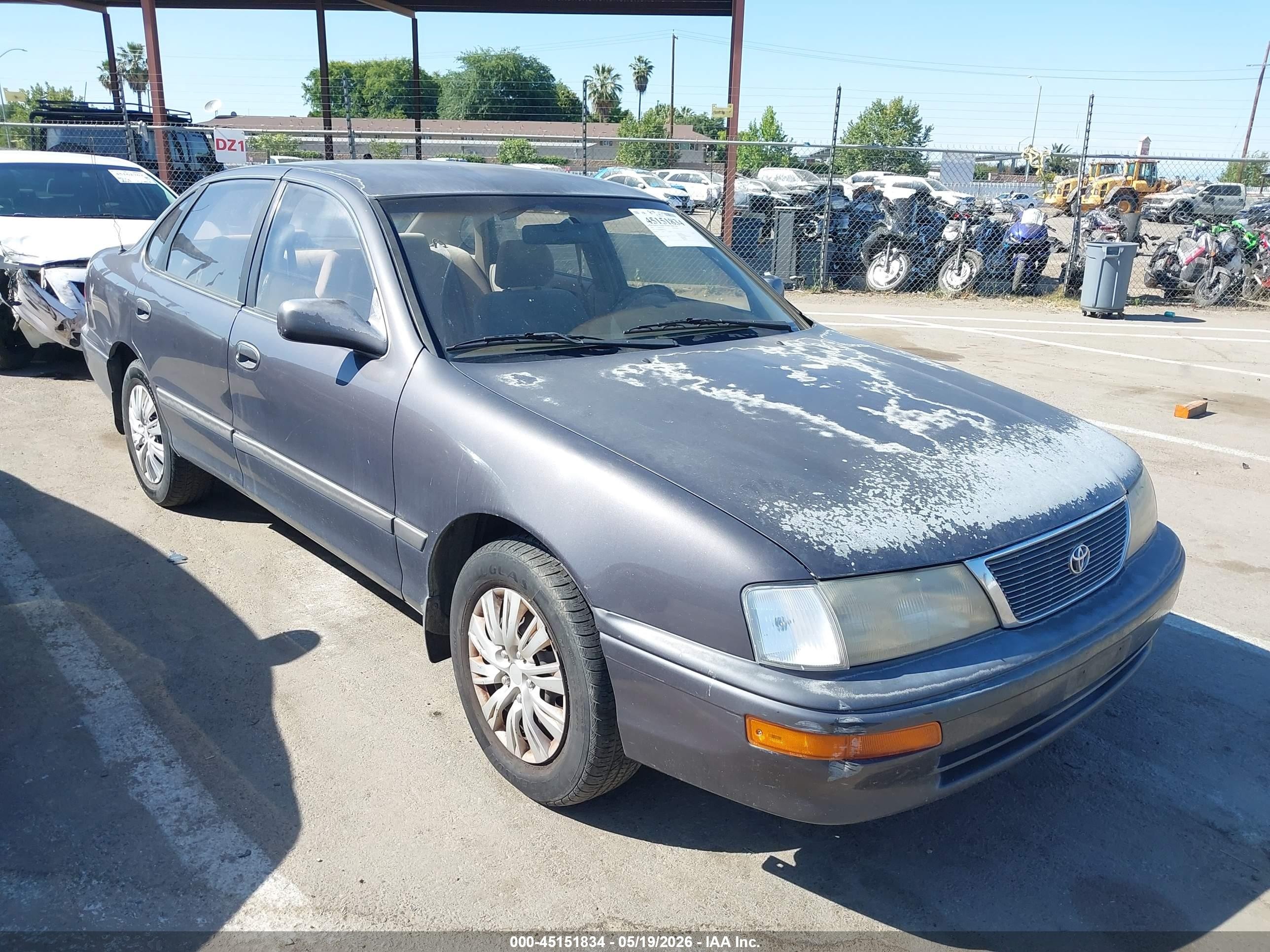 1995 Toyota Avalon XL, VIN 4T1GB10E9SU037310 — Normal wear