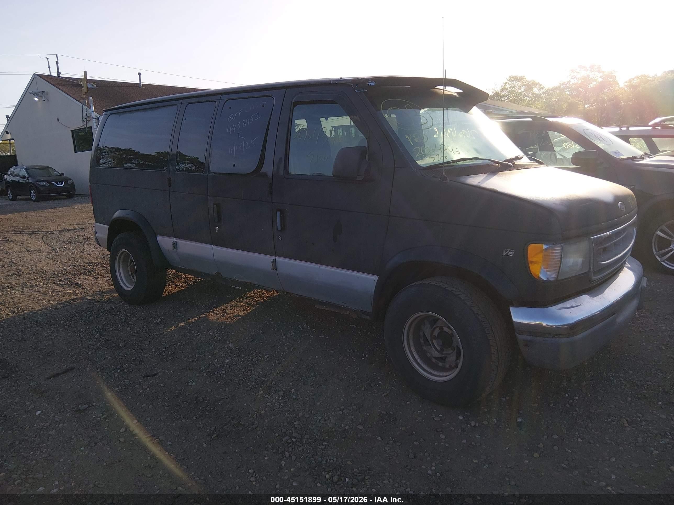 1998 Ford Econoline Wagon XL, VIN 1FMRE1165WHC14764 — Side