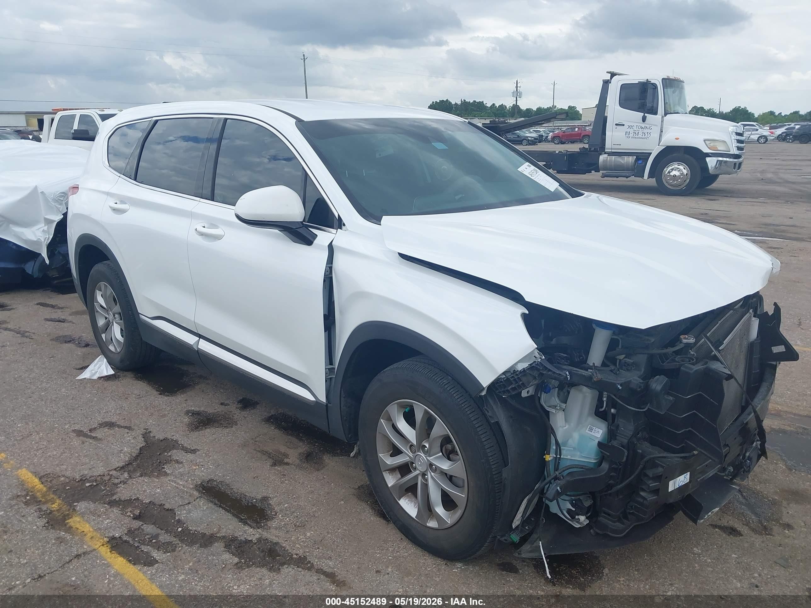 2020 Hyundai Santa Fe SEL, VIN 5NMS33AD0LH295639 — Front end
