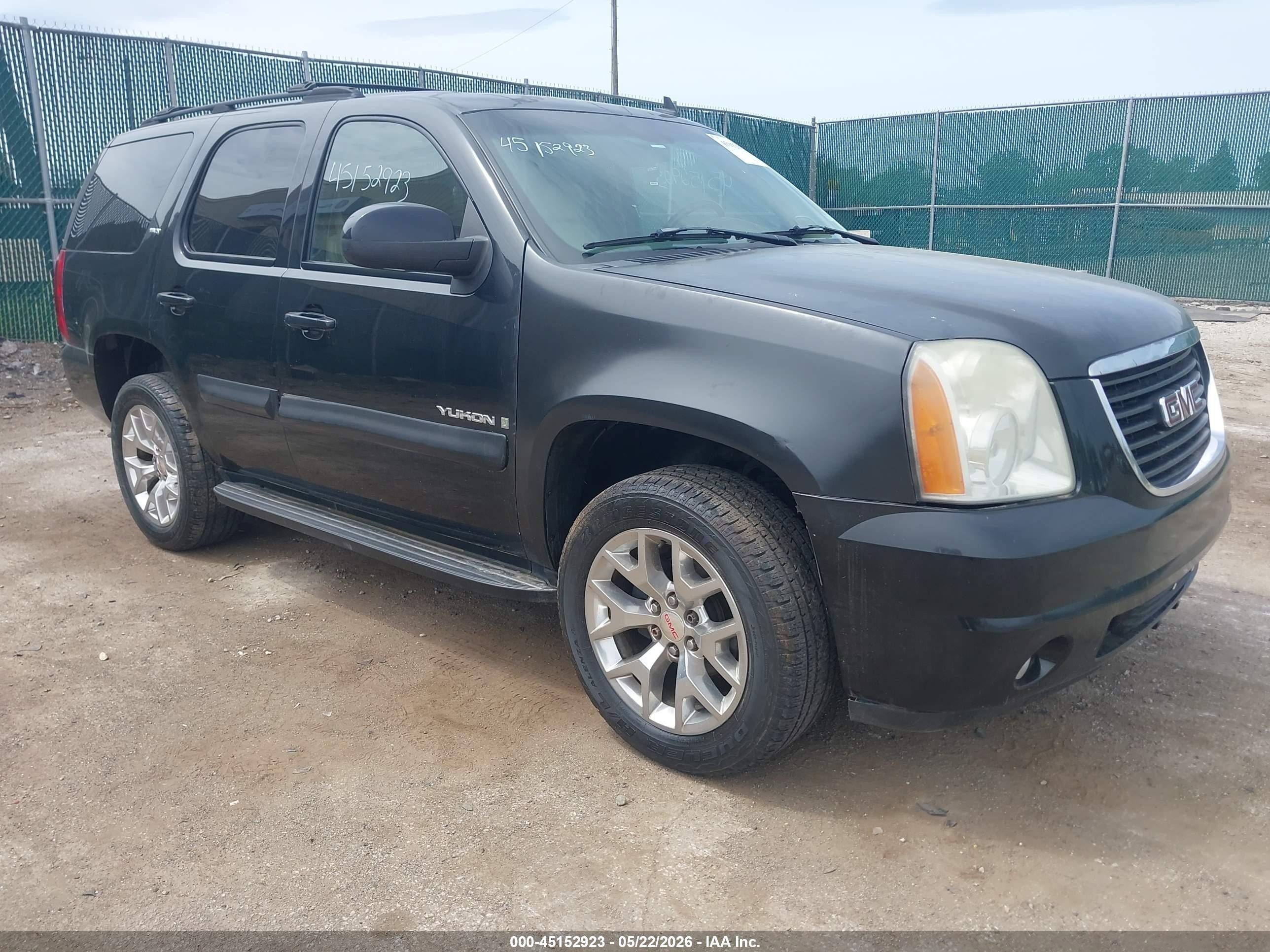 2007 GMC Yukon SLE, VIN 1GKFK13027J108571 — Normal wear