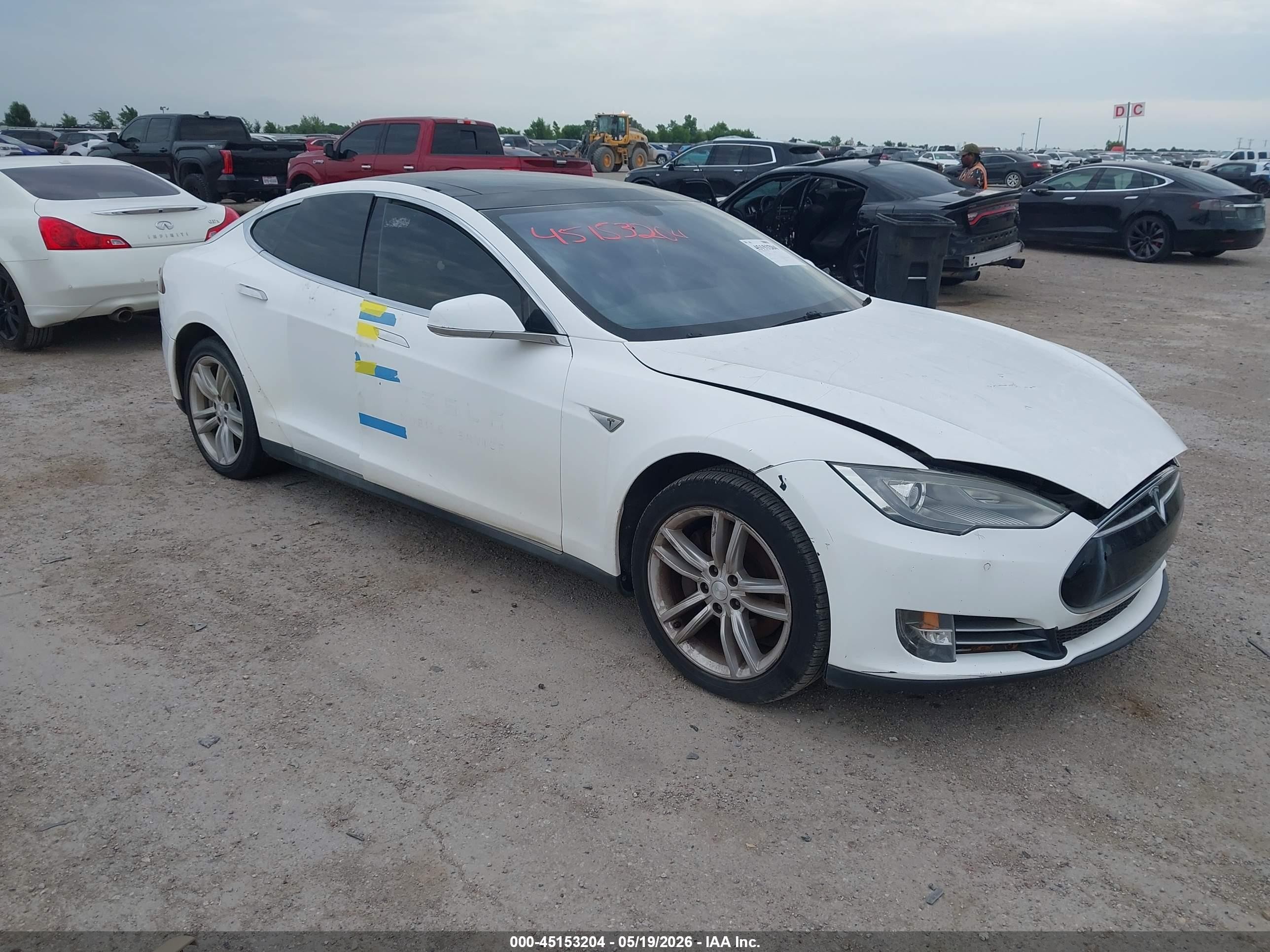 2014 Tesla Model S 60, VIN 5YJSA1H1XEFP32685 — Electrical