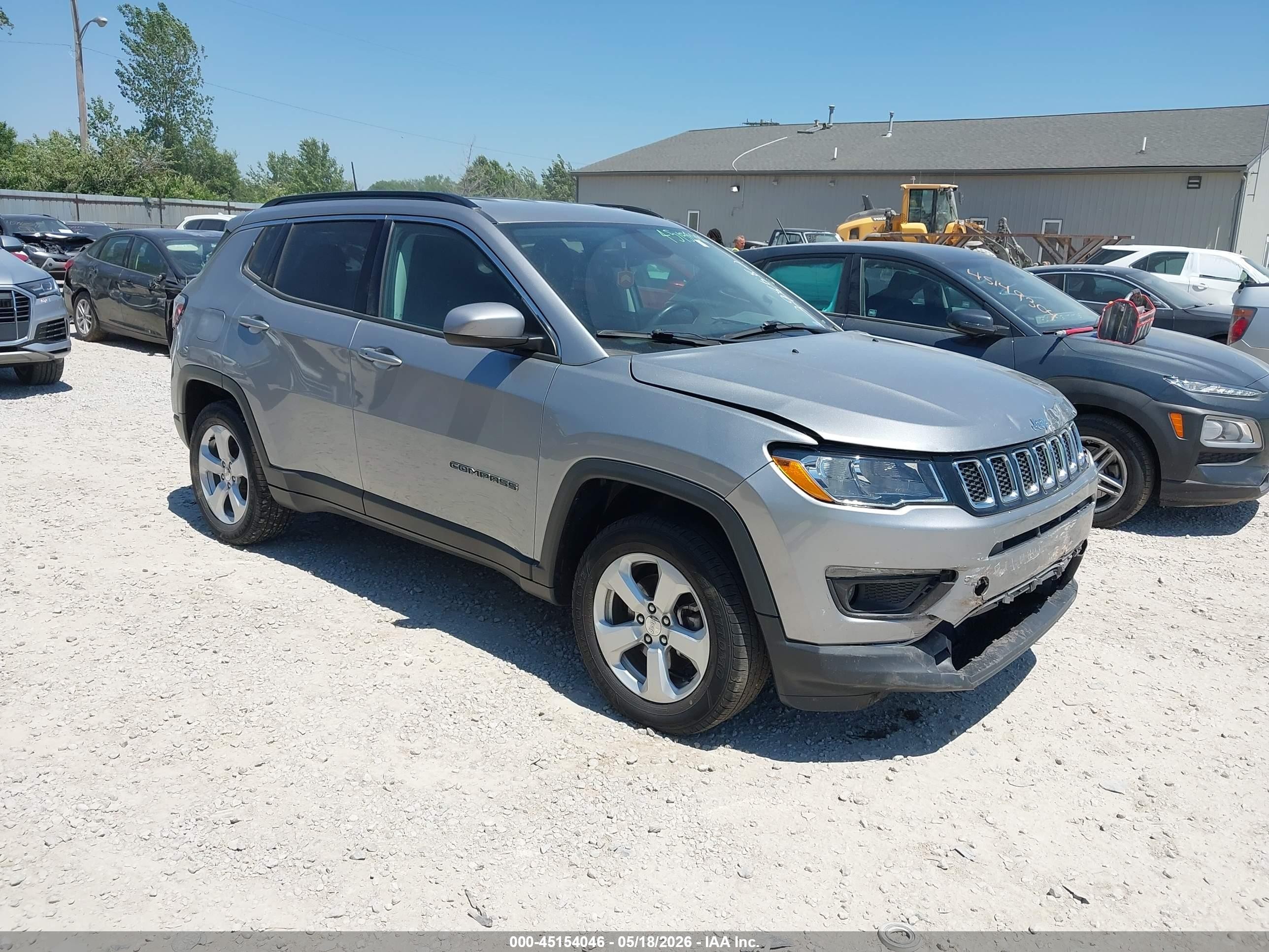 2018 Jeep Compass Latitude, VIN 3C4NJDBB4JT398682 — Front end