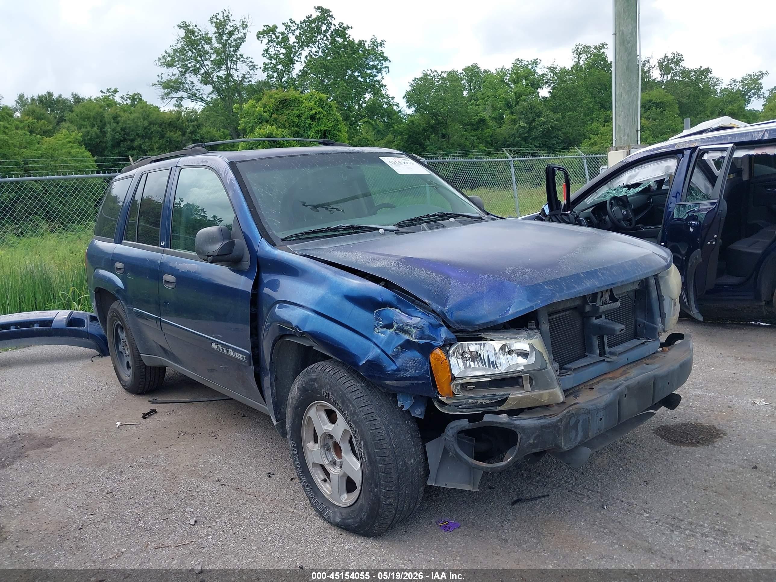 2002 Chevrolet TrailBlazer LS, VIN 1GNDS13S222523680 — Rear end