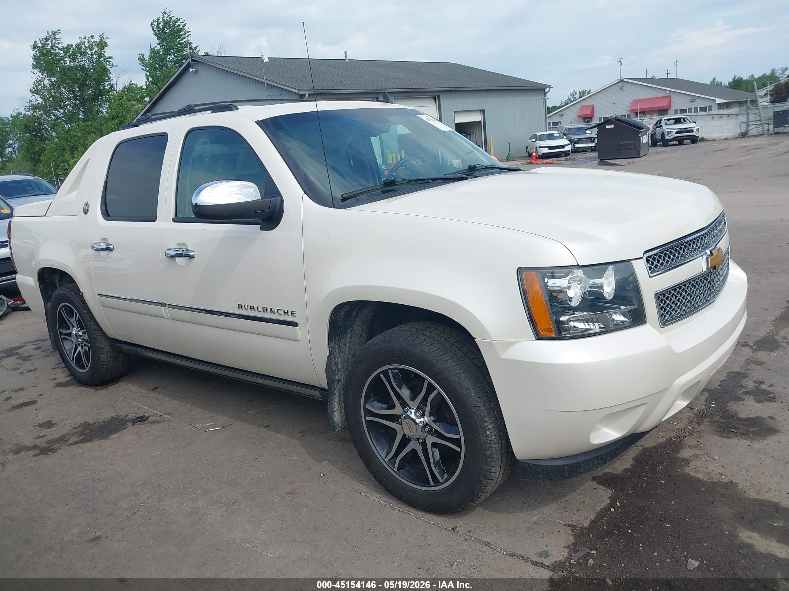 2013 Chevrolet Avalanche LTZ, VIN 3GNTKGE73DG305183 — Side