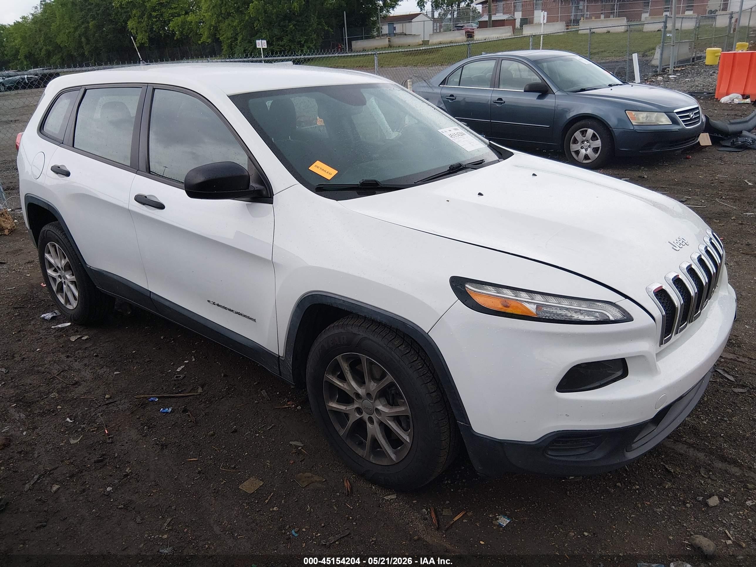 2015 Jeep Cherokee Sport, VIN 1C4PJMAB2FW591120 — Перед