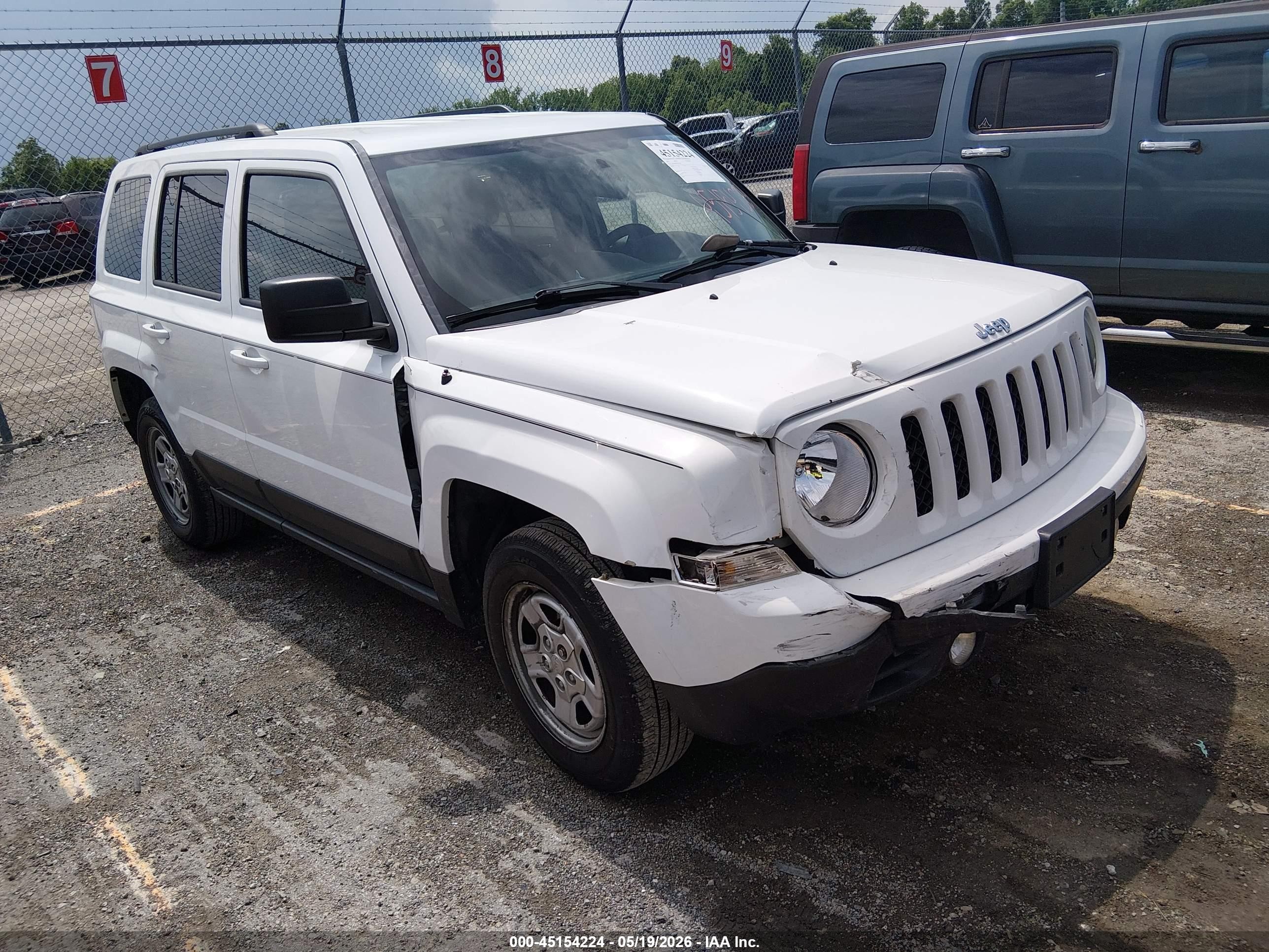 2015 Jeep Patriot Sport, VIN 1C4NJRBB3FD411996 — Side