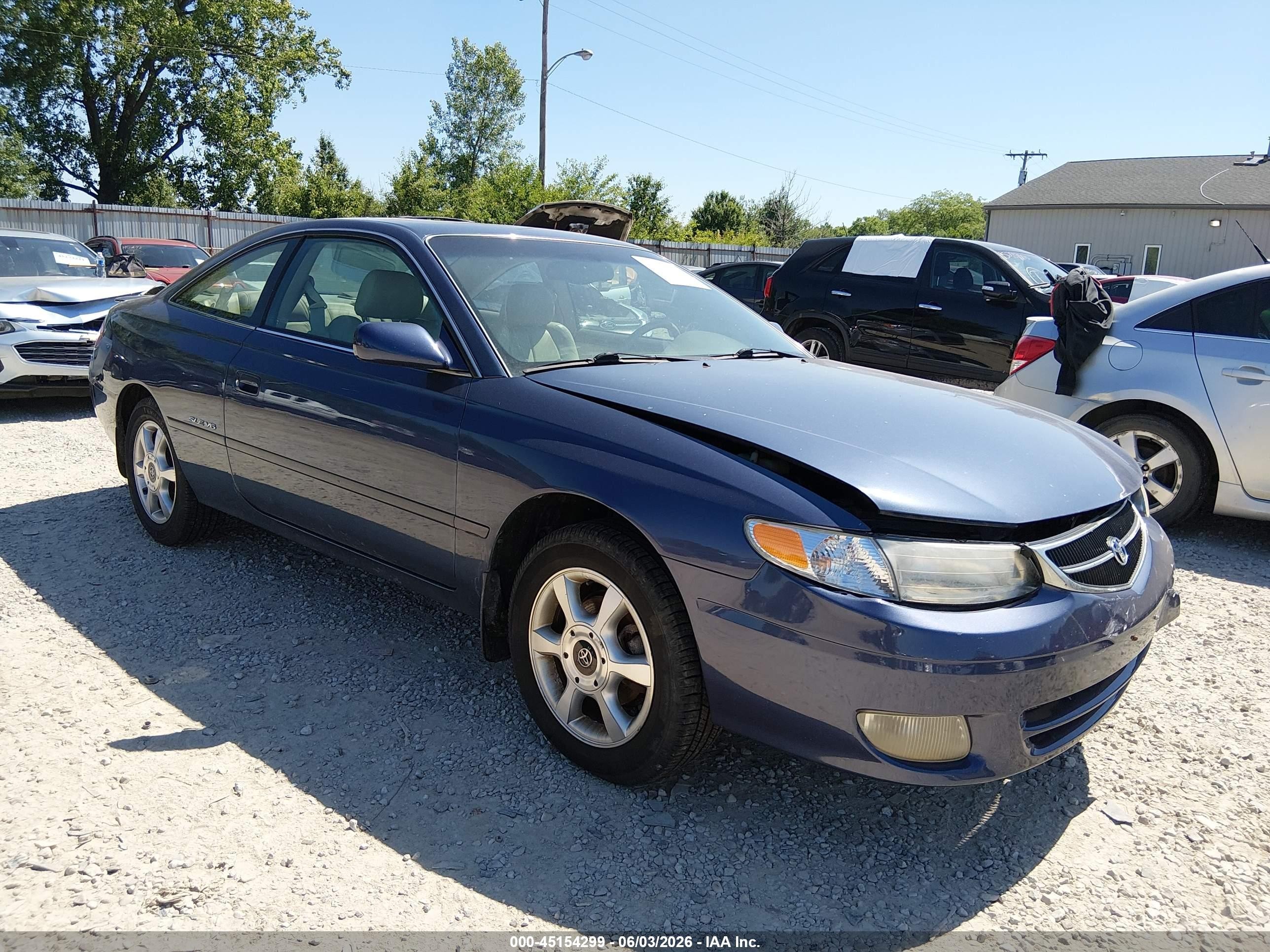 2000 Toyota Solara SLE, VIN 2T1CF28P8YC362877 — Front end