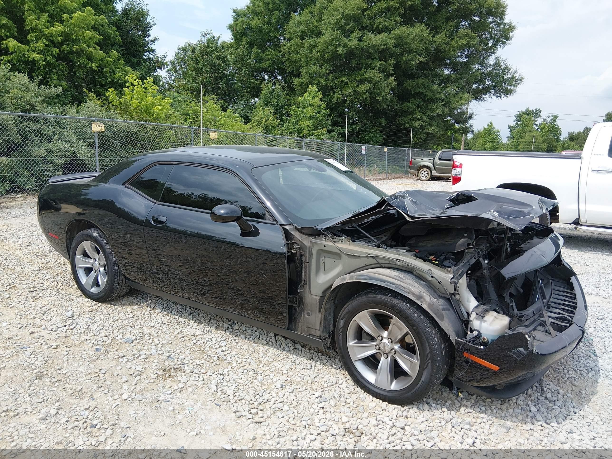2018 Dodge Challenger SXT, VIN 2C3CDZAG2JH317796 — Front end