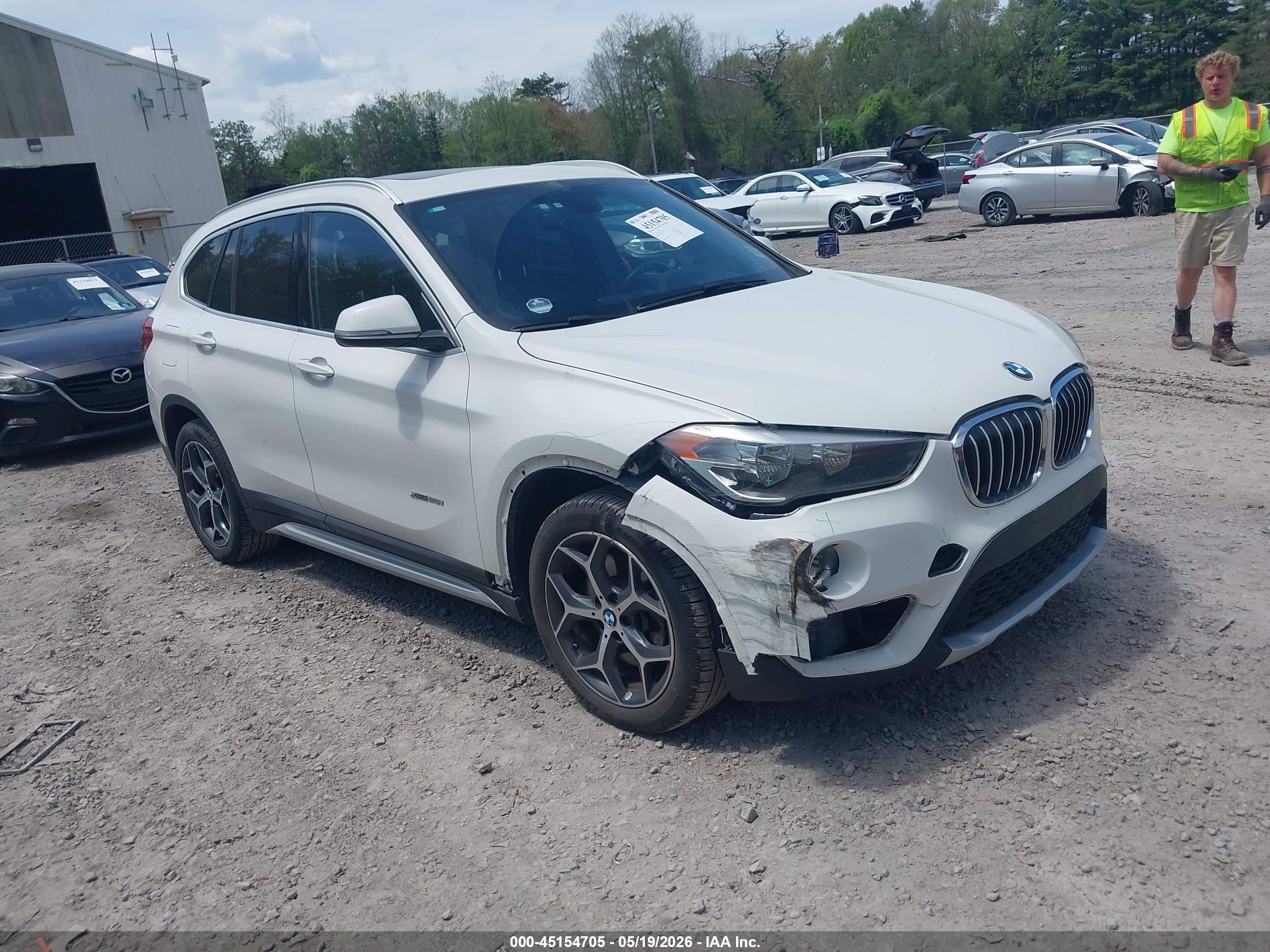 2018 BMW X1 xDrive28i, VIN WBXHT3C3XJ5K29875 — Front end