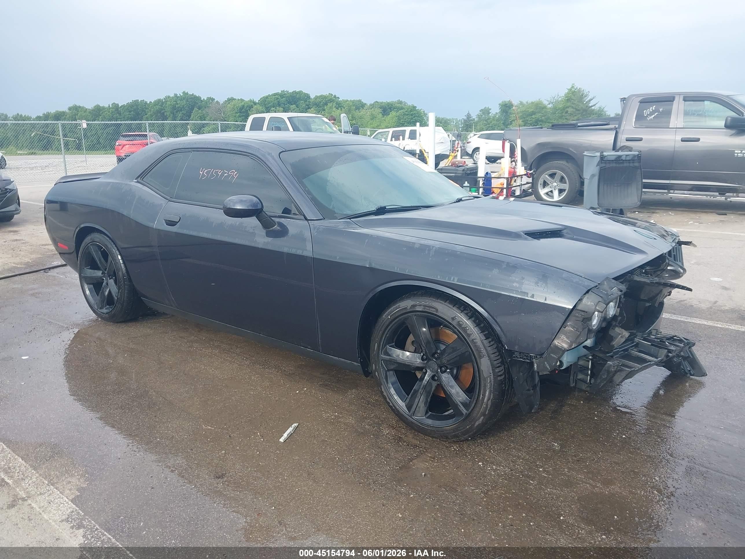 2016 Dodge Challenger SXT Plus, VIN 2C3CDZAG3GH185463 — Front end