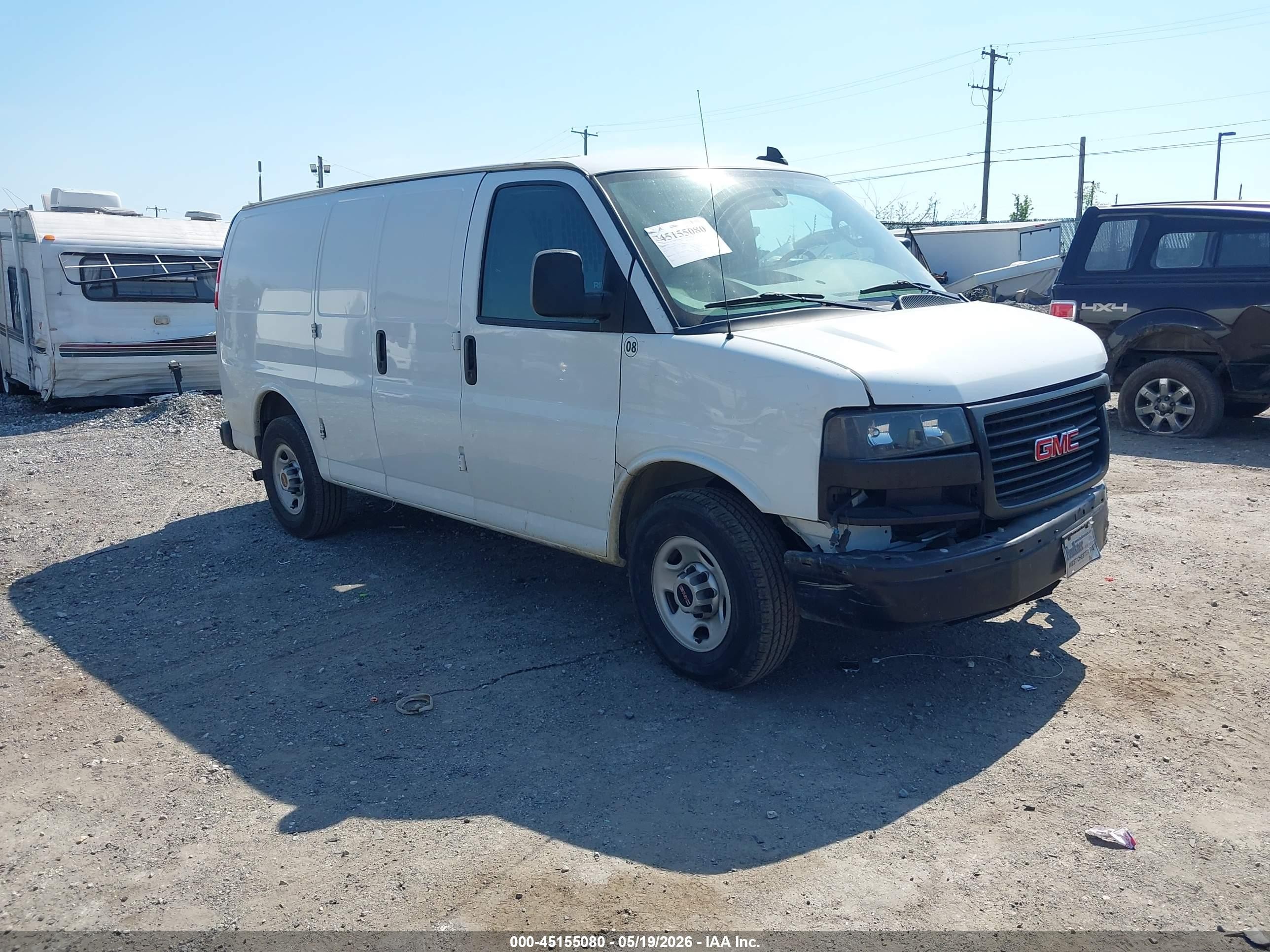2019 GMC Savana Cargo, VIN 1GTW7AFG5K1335106 — Front end