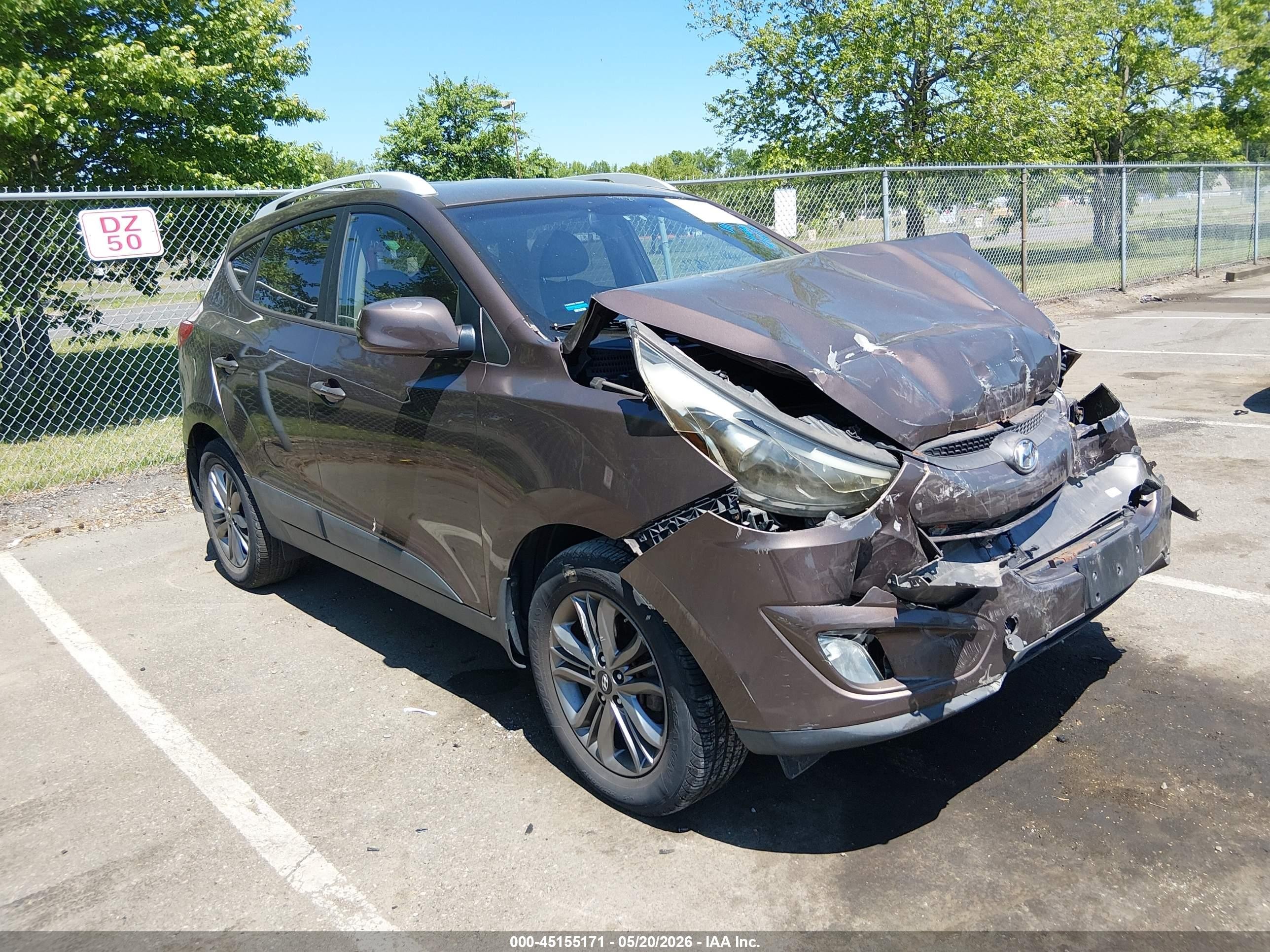 2014 Hyundai Tucson SE, VIN KM8JUCAG1EU844890 — Front end
