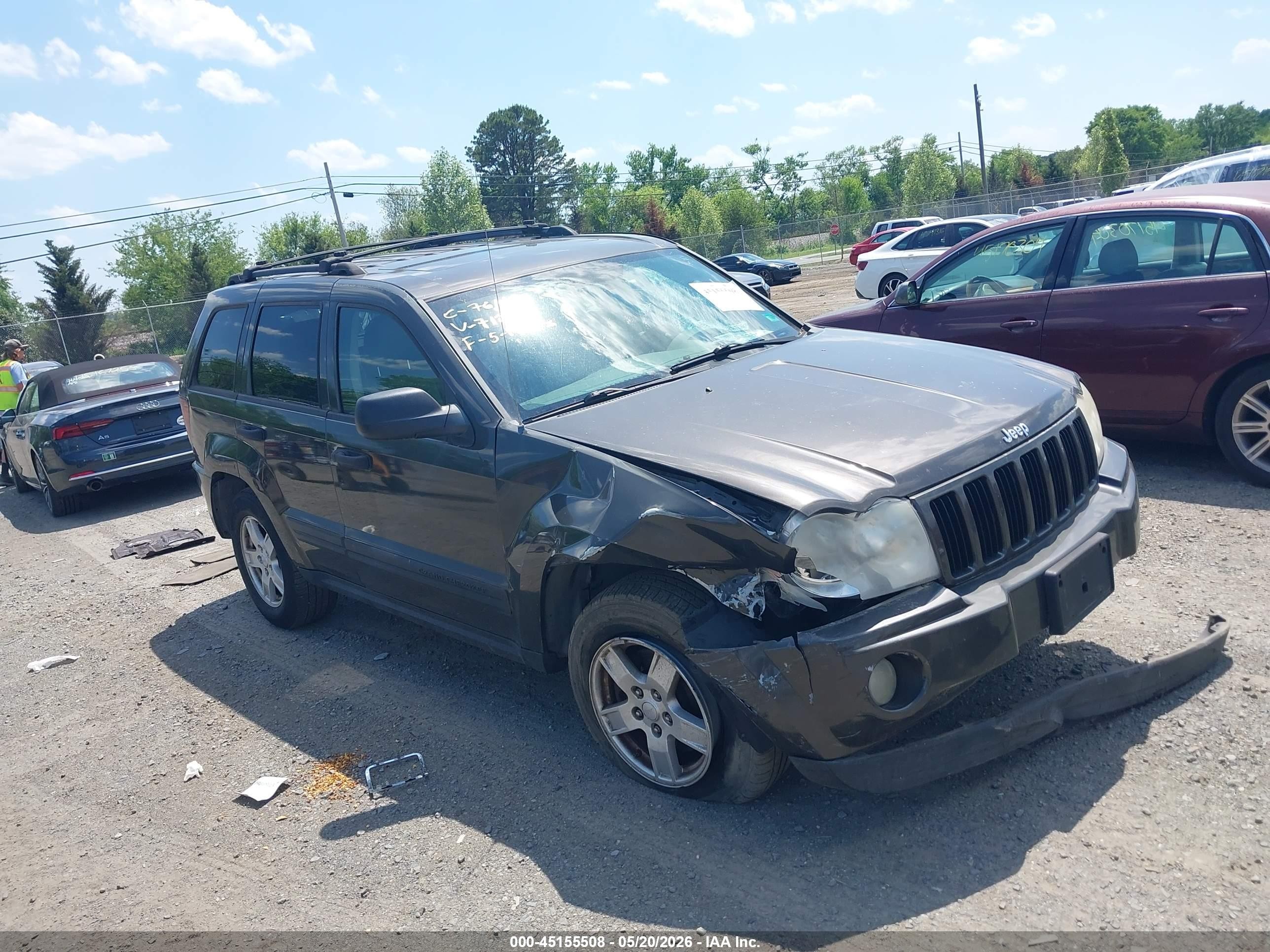 2005 Jeep Grand Cherokee Laredo, VIN 1J4HR48N15C712985 — Front end