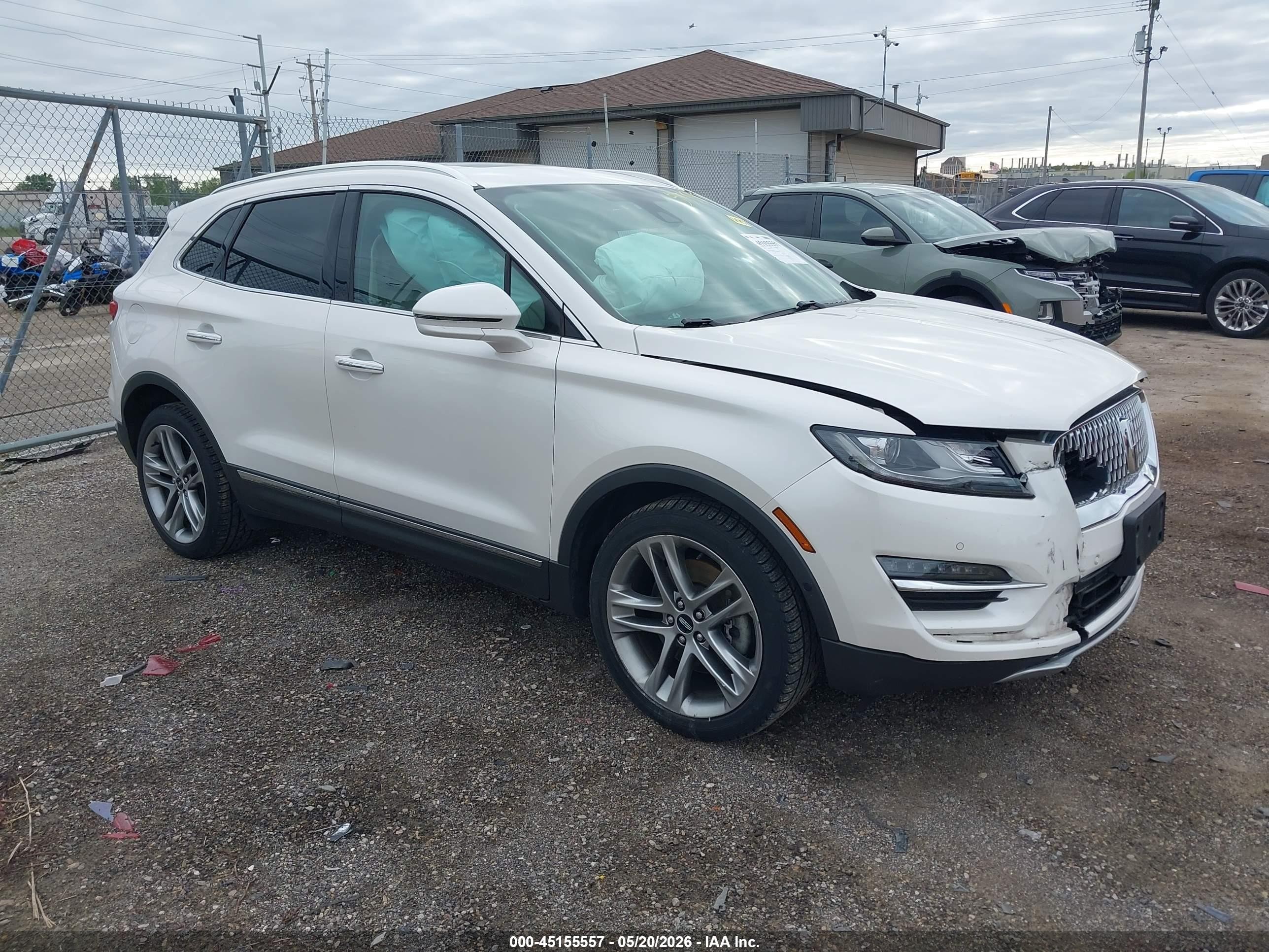2019 Lincoln MKC Reserve, VIN 5LMCJ3D99KUL26081 — Front end