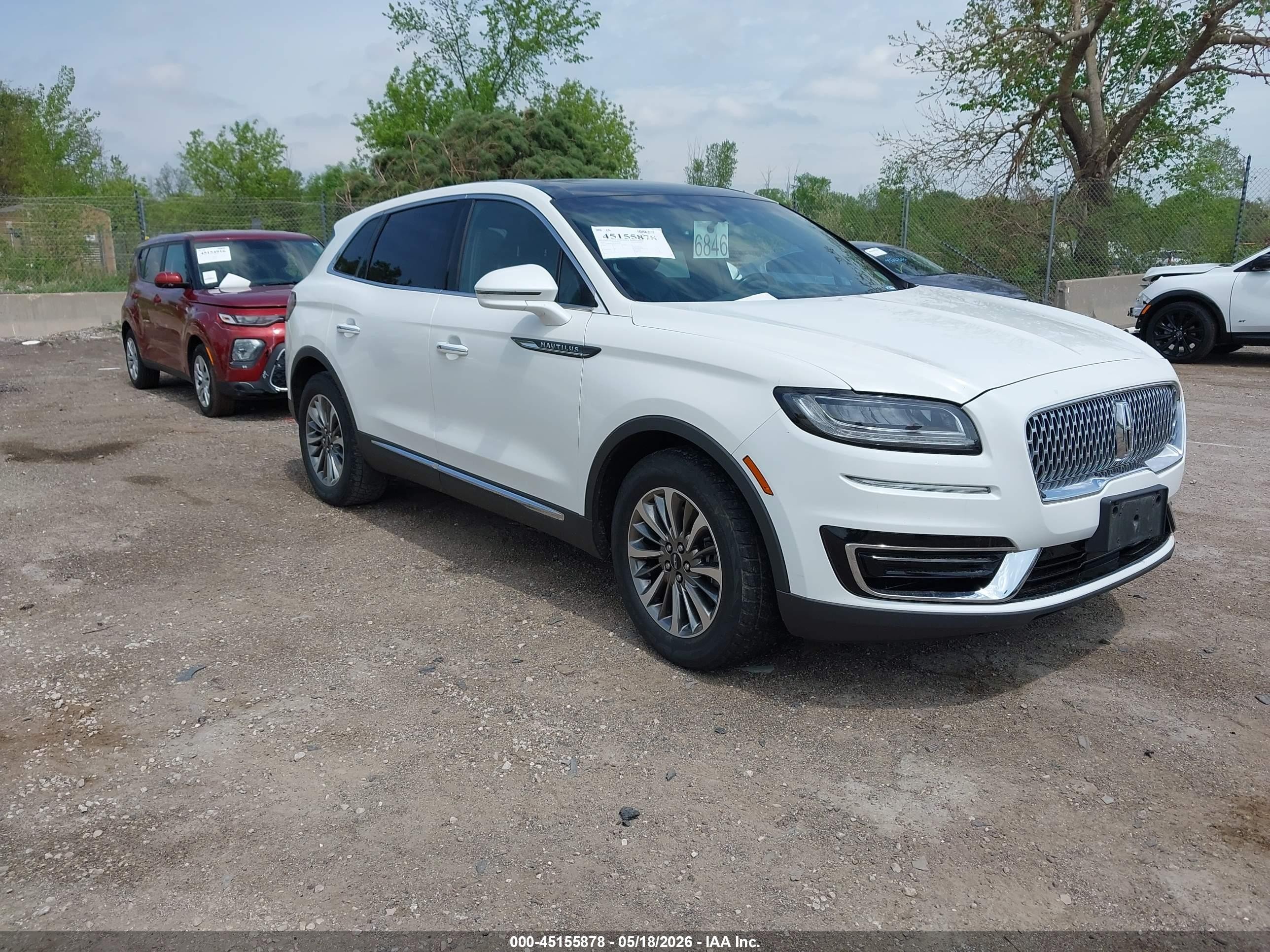2020 Lincoln Nautilus Reserve, VIN 2LMPJ8K98LBL14066 — Front end