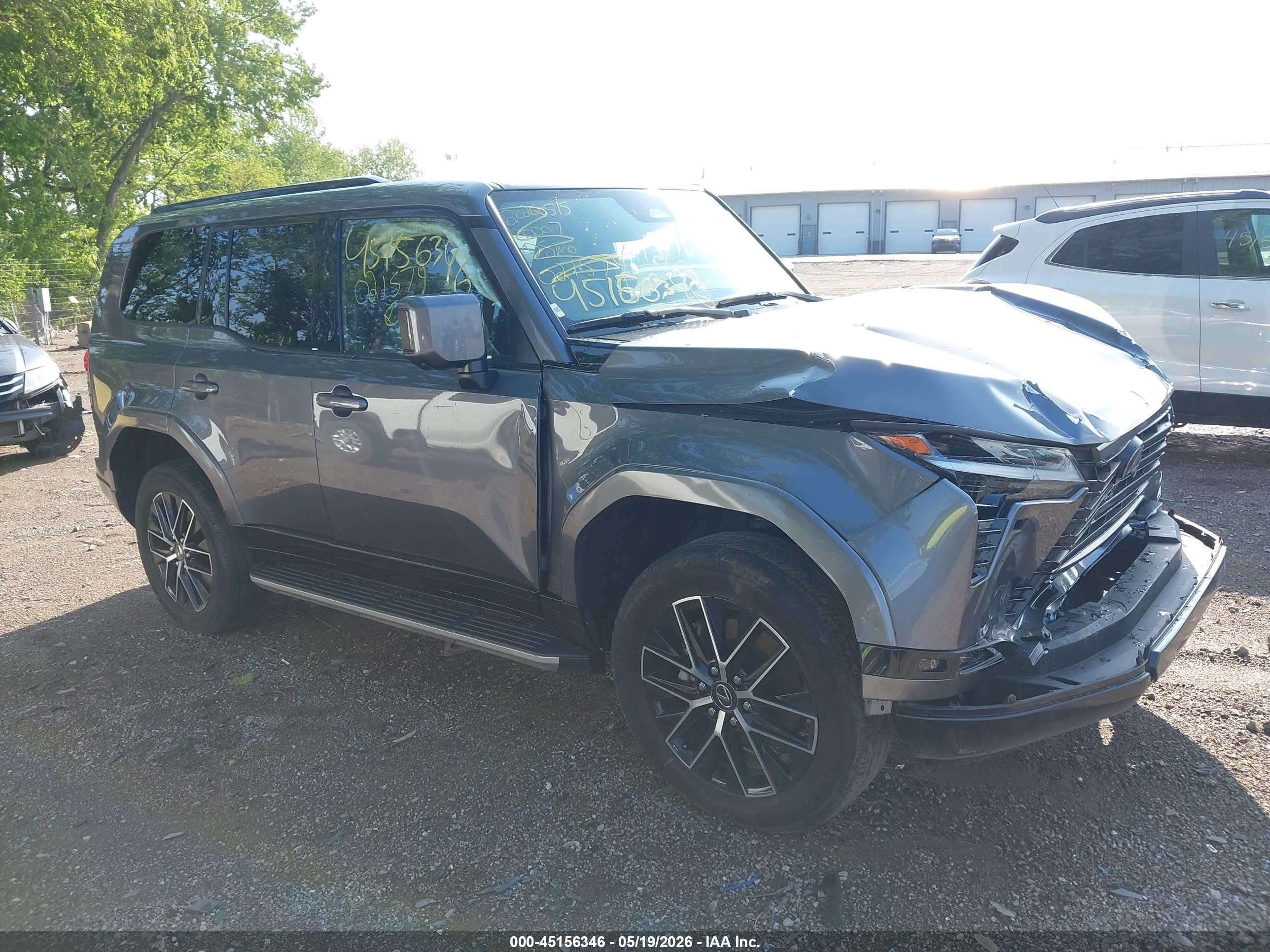 2024 Lexus GX 550 Premium+, VIN JTJTBCDX1R5021579 — Перед