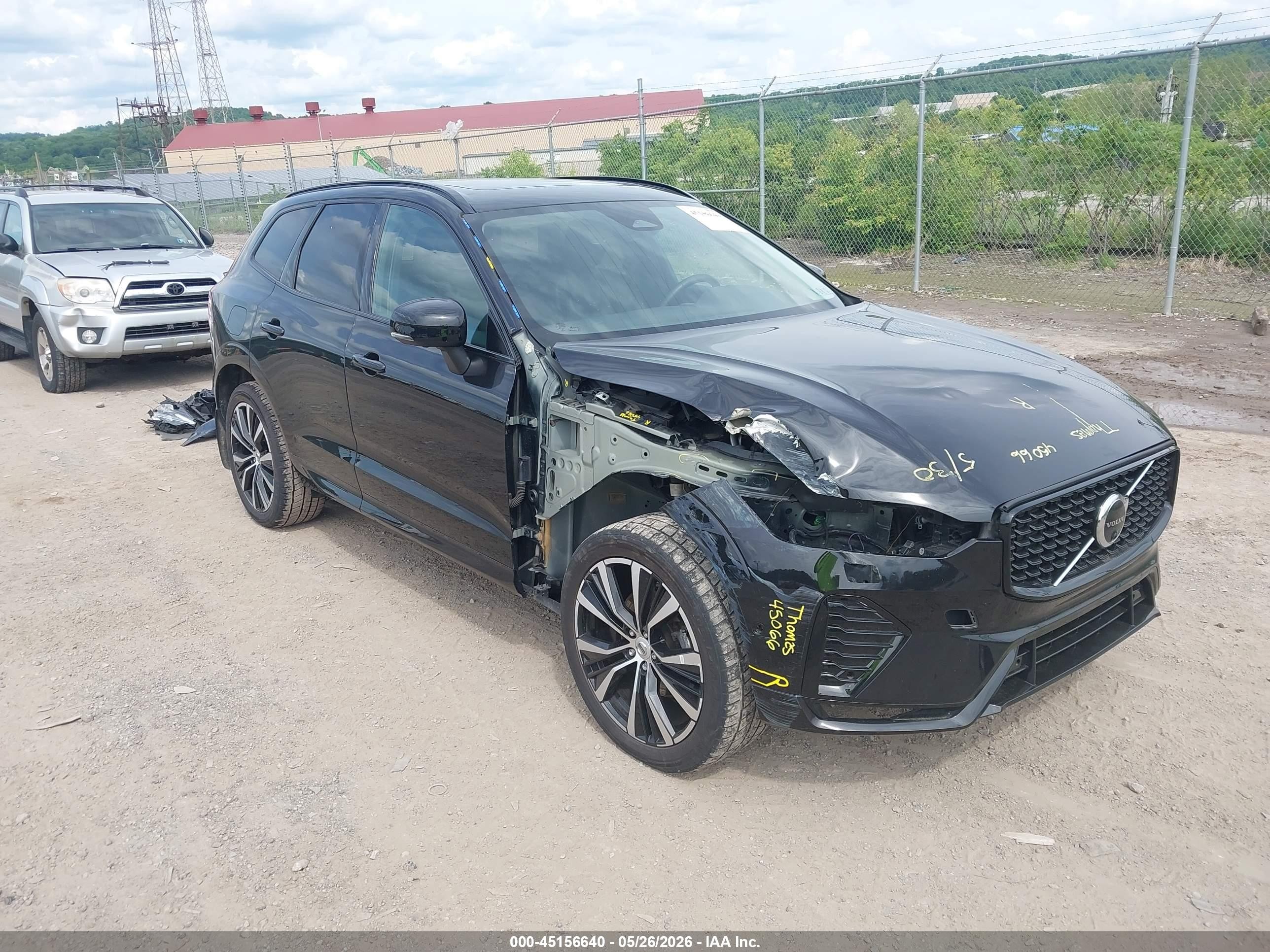2023 Volvo XC60 Plus Dark Theme, VIN YV4L12RW4P1192490 — Front end