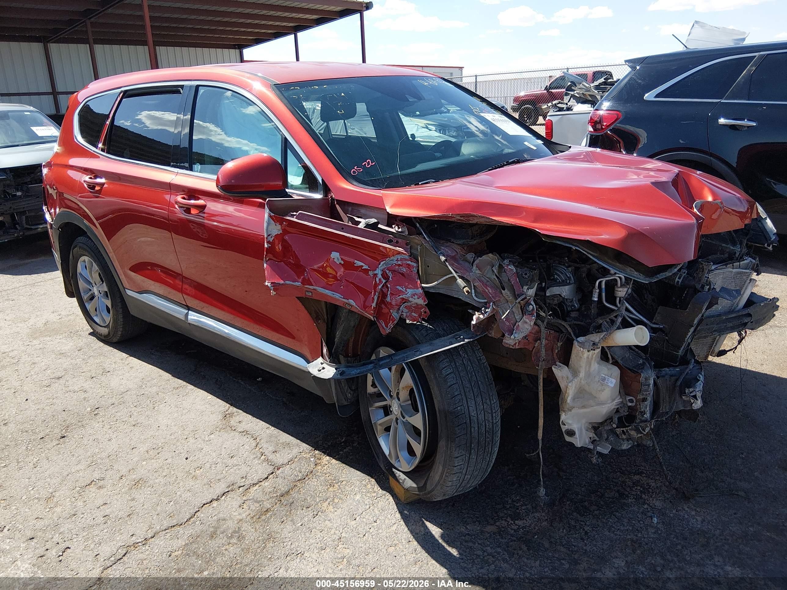2020 Hyundai Santa Fe SEL, VIN 5NMS33AD9LH139521 — Front end