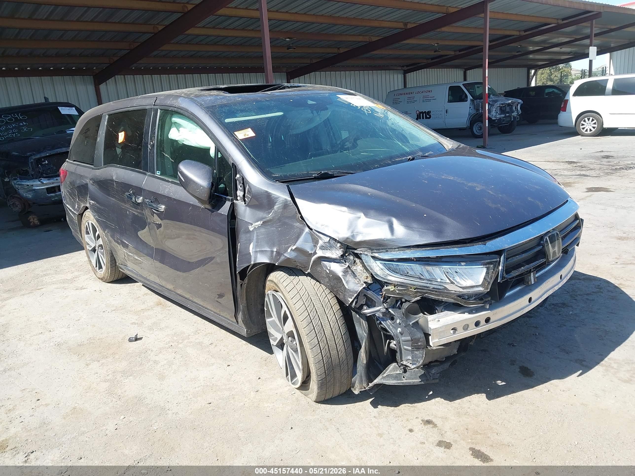 2021 Honda Odyssey Touring, VIN 5FNRL6H8XMB025166 — Front end