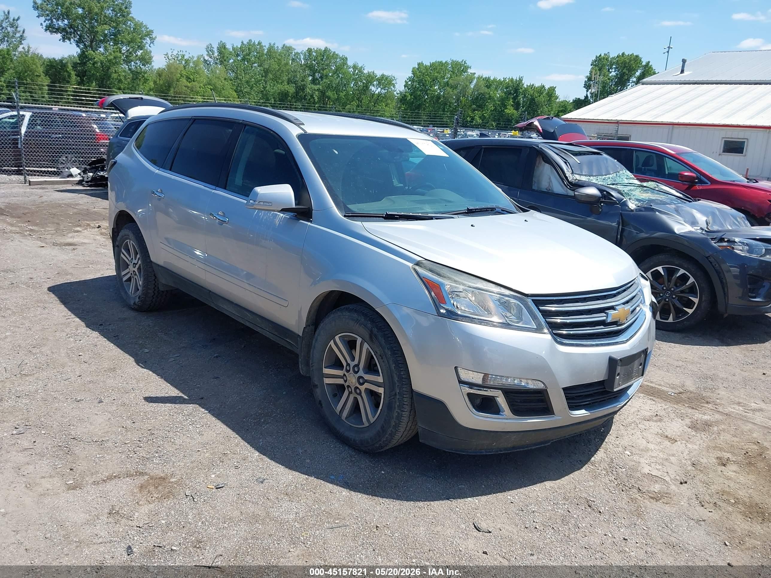 2016 Chevrolet Traverse LT, VIN 1GNKVHKD8GJ100514 — Front end