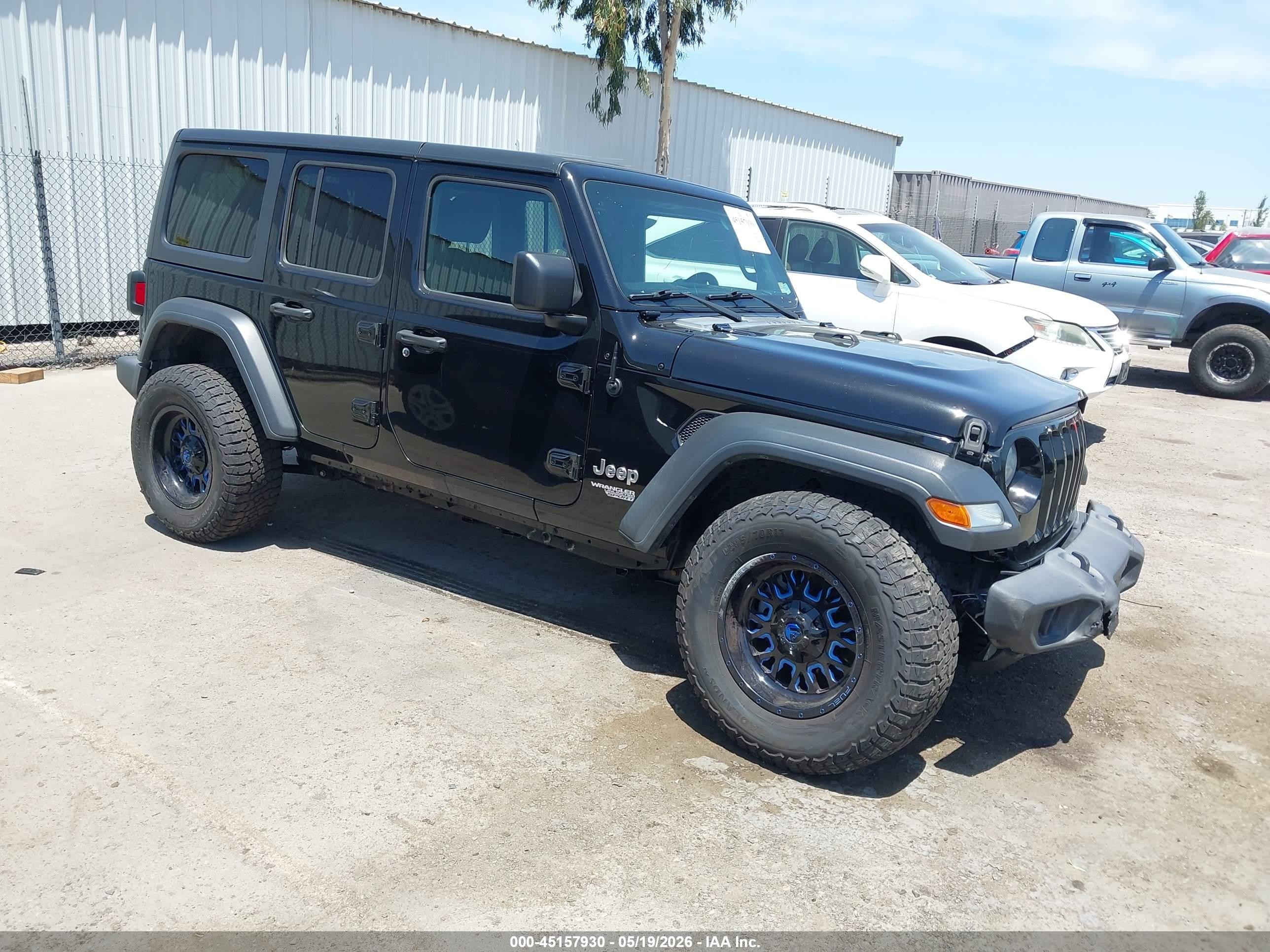 2018 Jeep Wrangler Unlimited Sport, VIN 1C4HJXDG1JW147720 — Front end