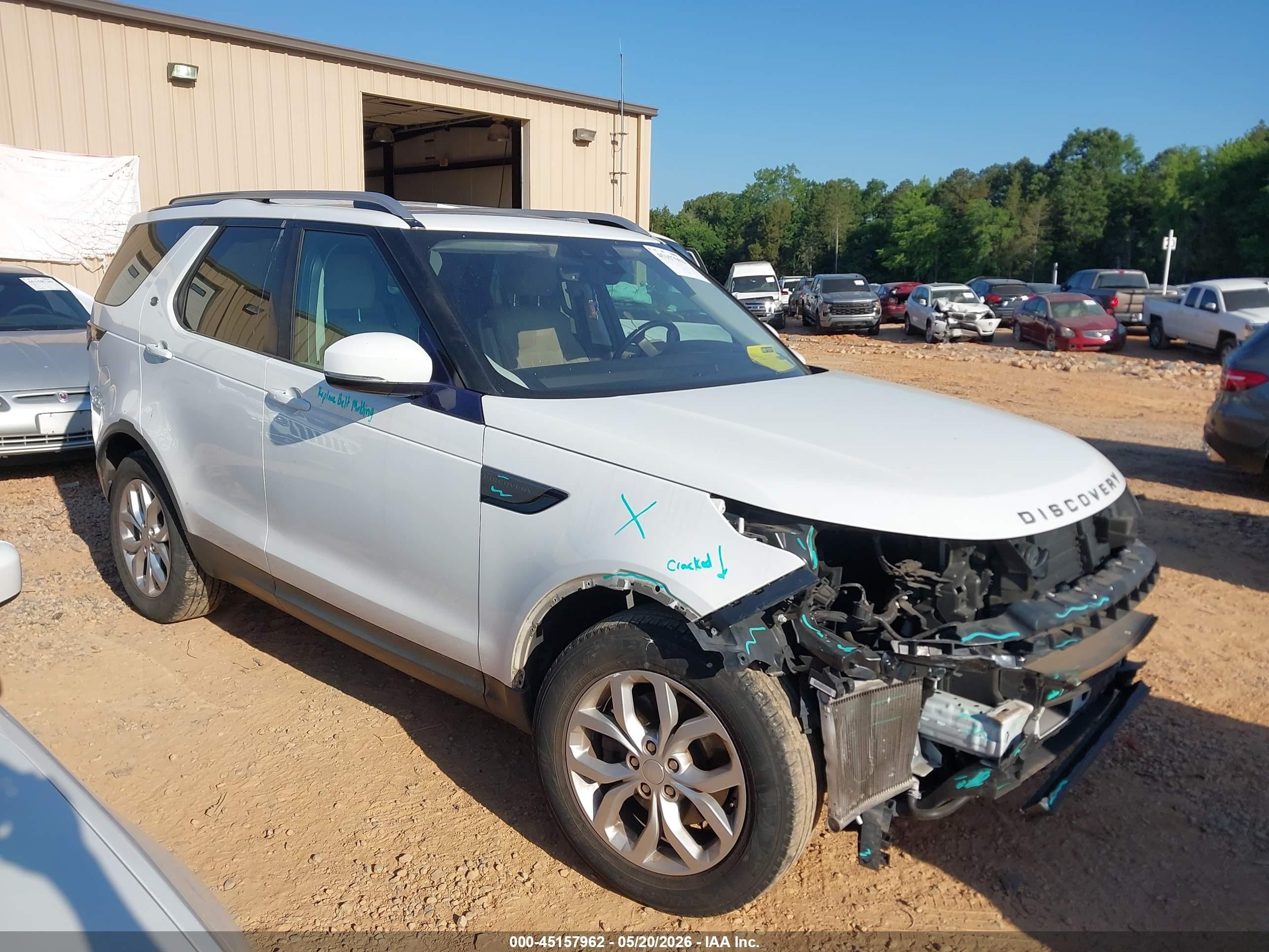 2018 Land Rover Discovery, VIN SALRG2RK7JA077455 — Front end