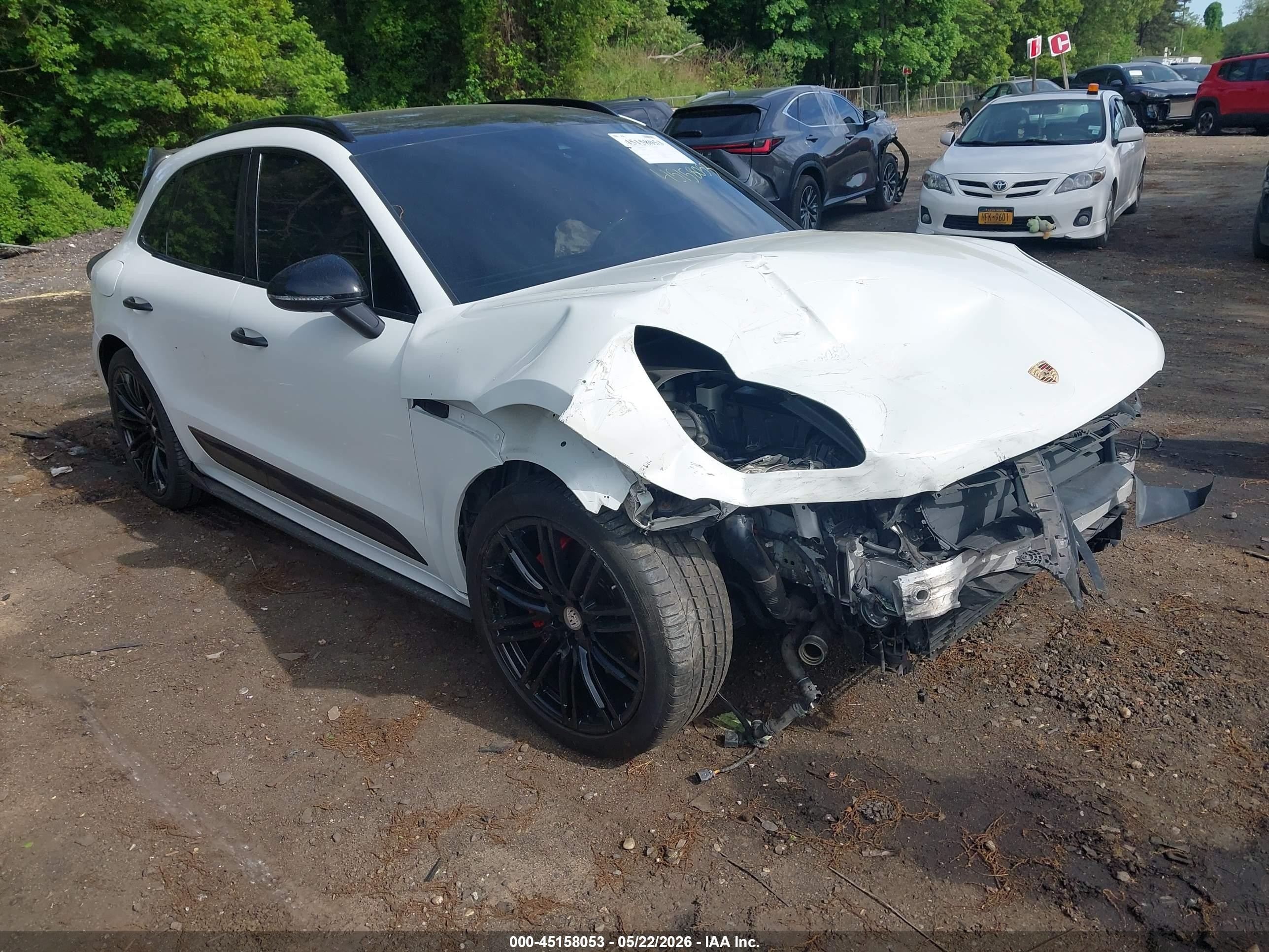 2017 Porsche Macan Turbo, VIN WP1AF2A58HLB61407 — Front end