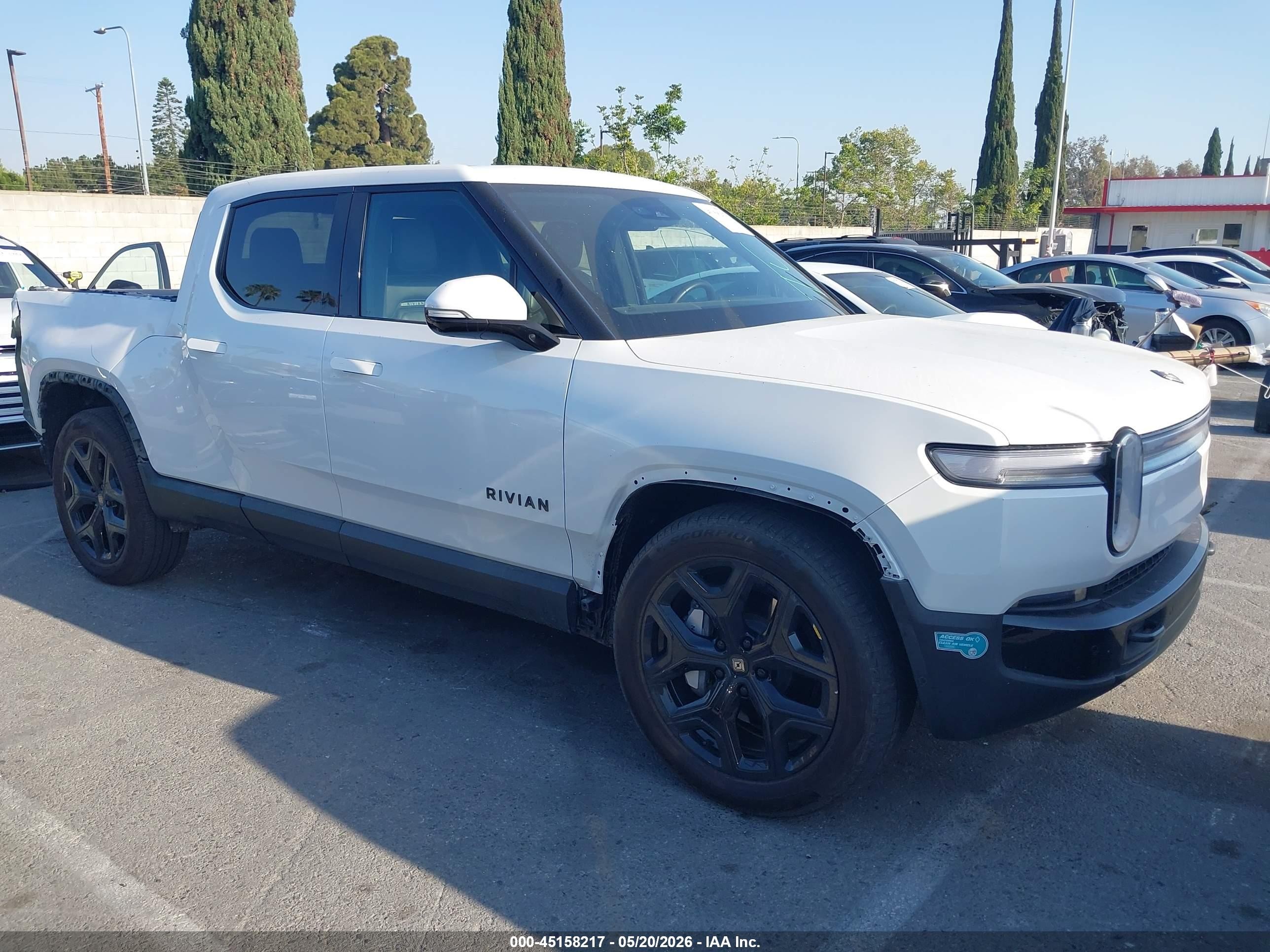 2025 Rivian R1T Adventure, VIN 7FCTGBAA0SN036430 — Rear end