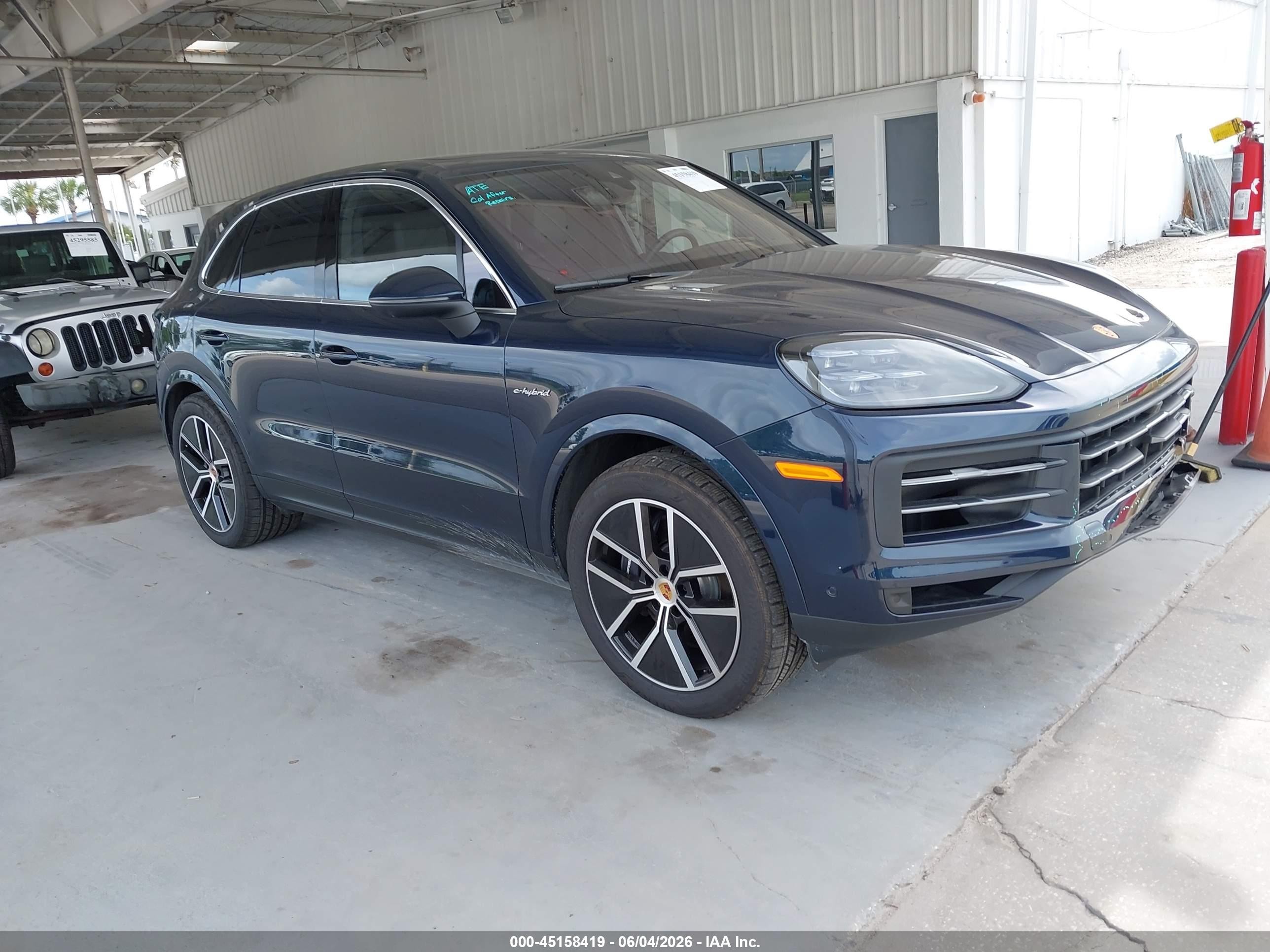 2025 Porsche Cayenne E-Hybrid, VIN WP1AE2AY4SDA16458 — Rear end