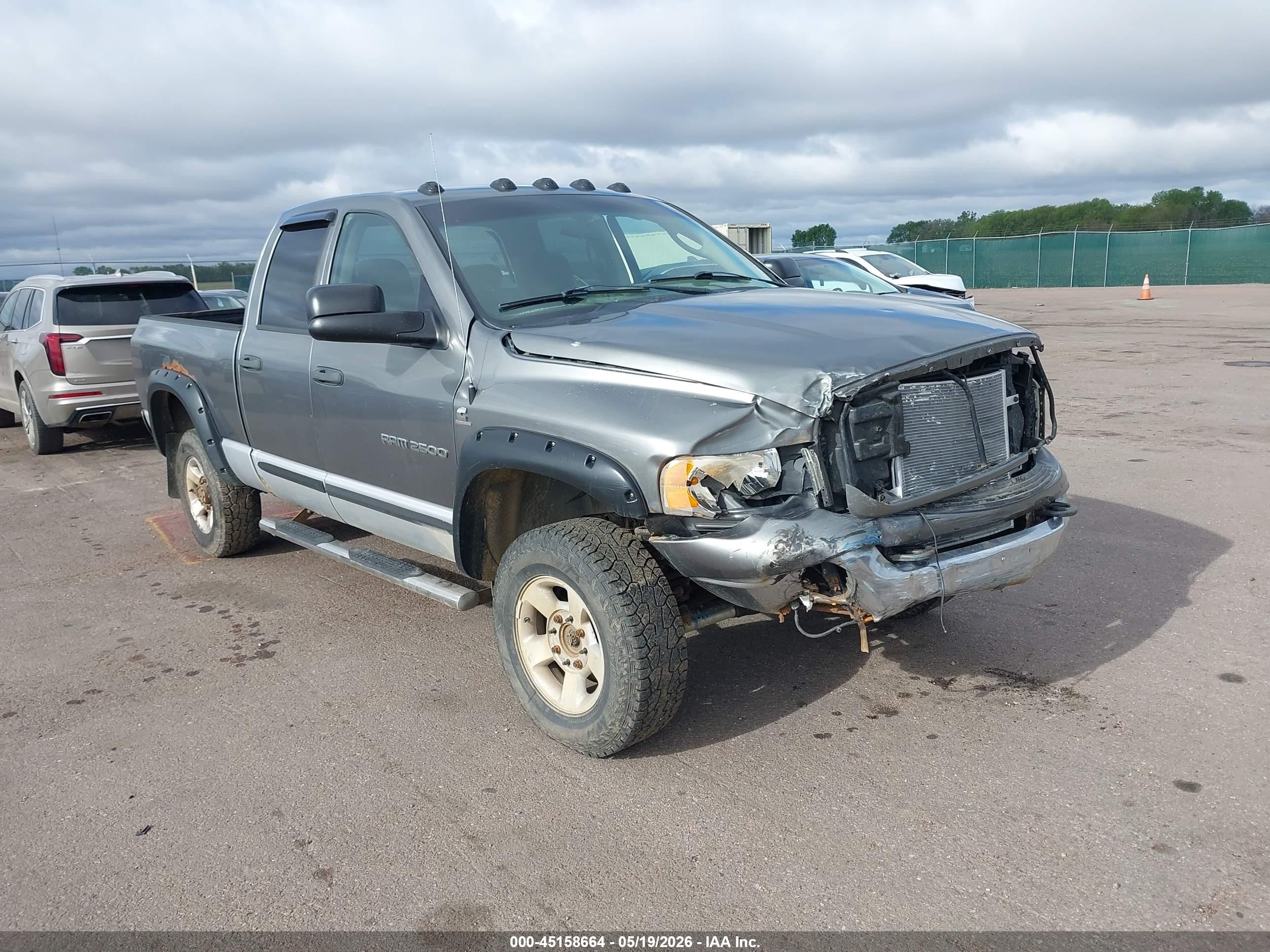 2005 Dodge 2500 SLT, VIN 3D7KS28C75G844560 — Перед