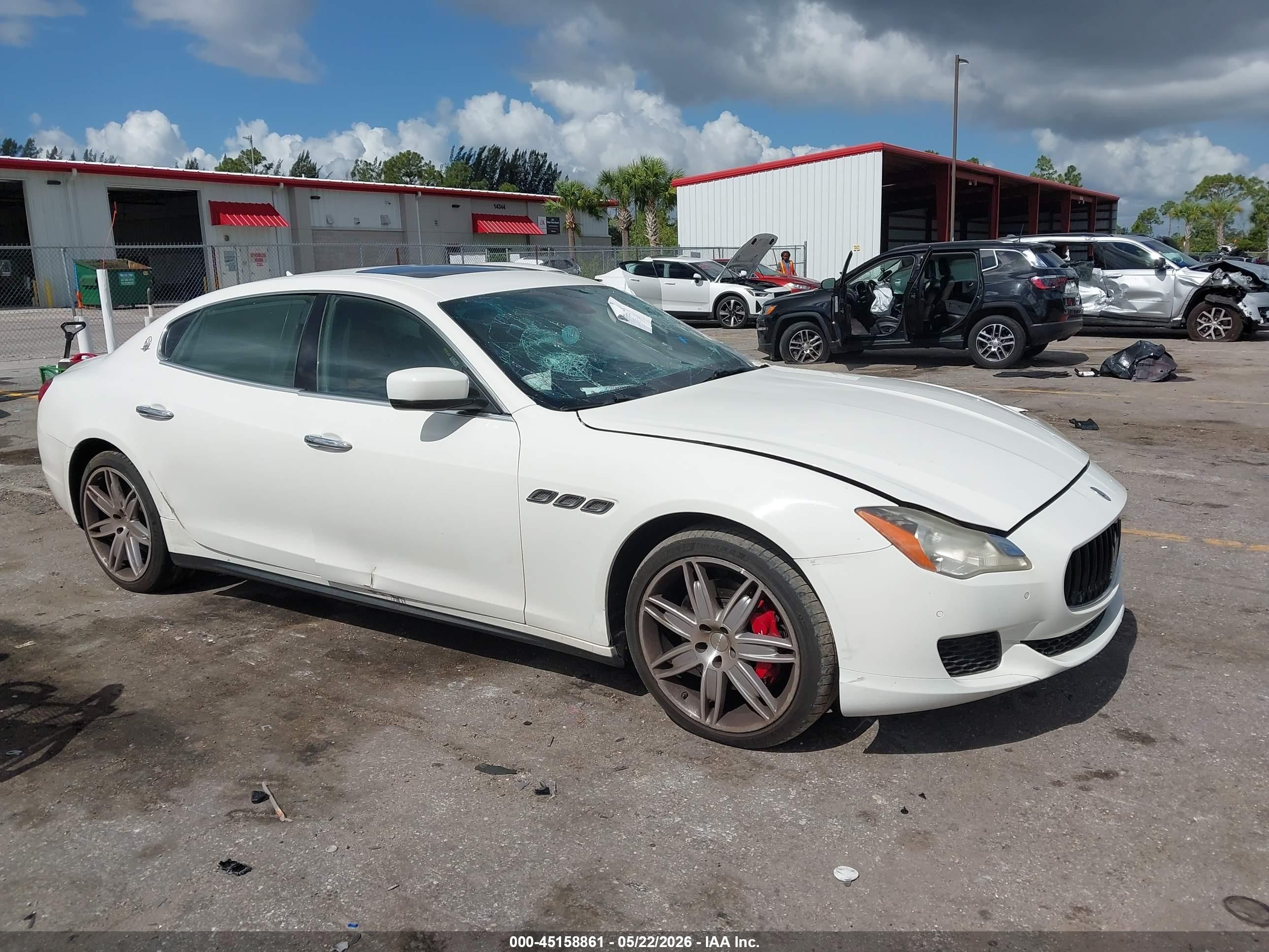 2015 Maserati Quattroporte S Q4, VIN ZAM56RRA2F1151943 — Side