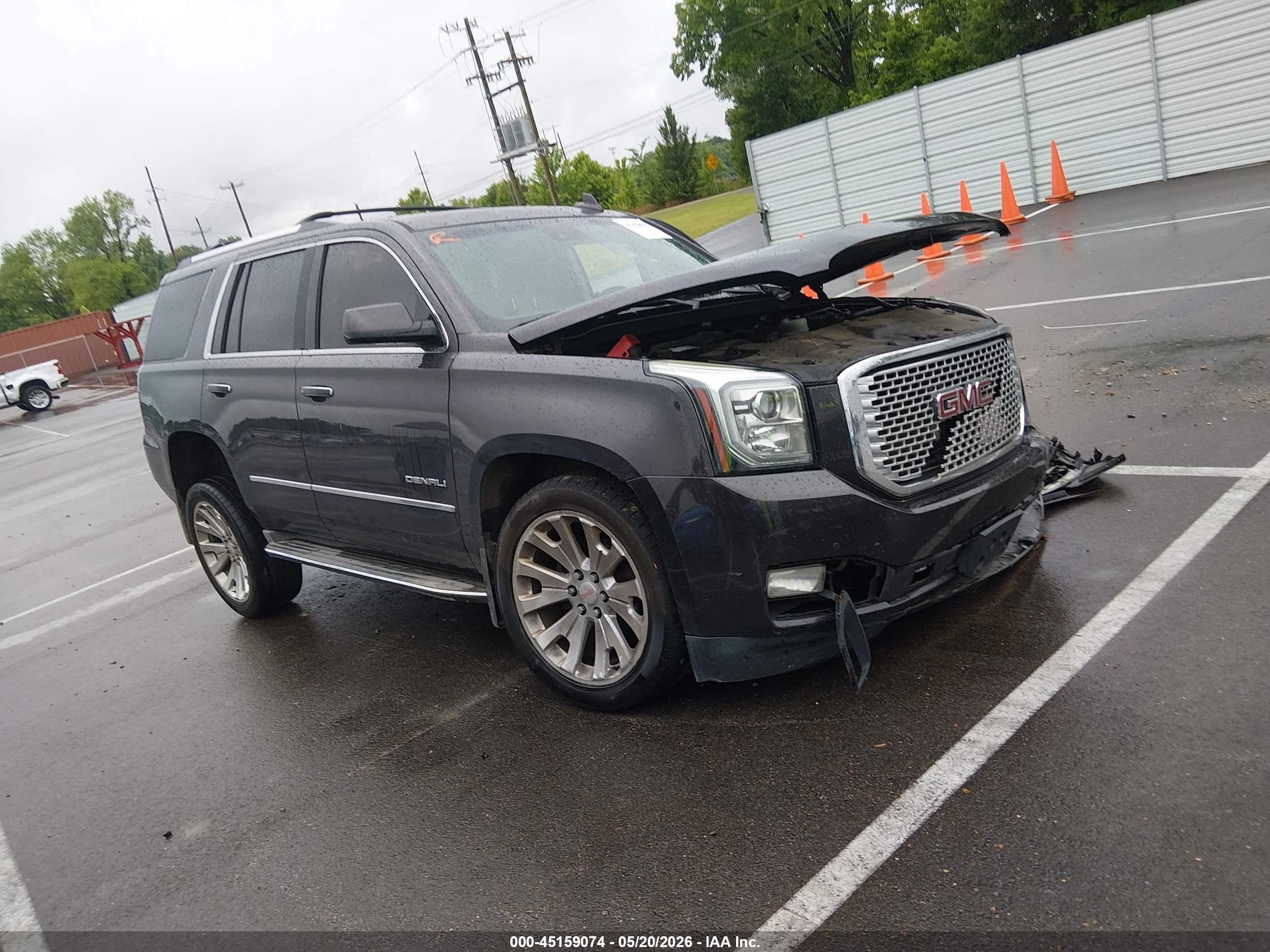 2015 GMC Yukon Denali, VIN 1GKS2CKJ4FR581635 — Front end