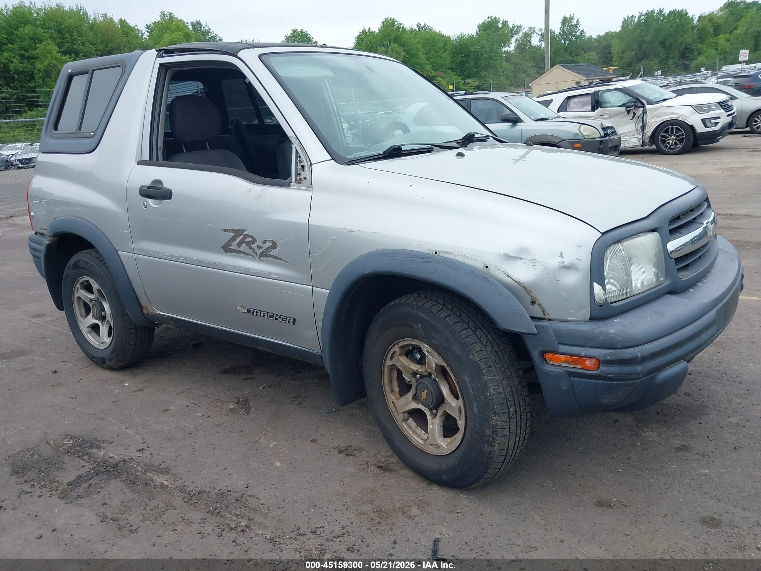 2001 Chevrolet Tracker, VIN 2CNBJ78C616939557 — Side
