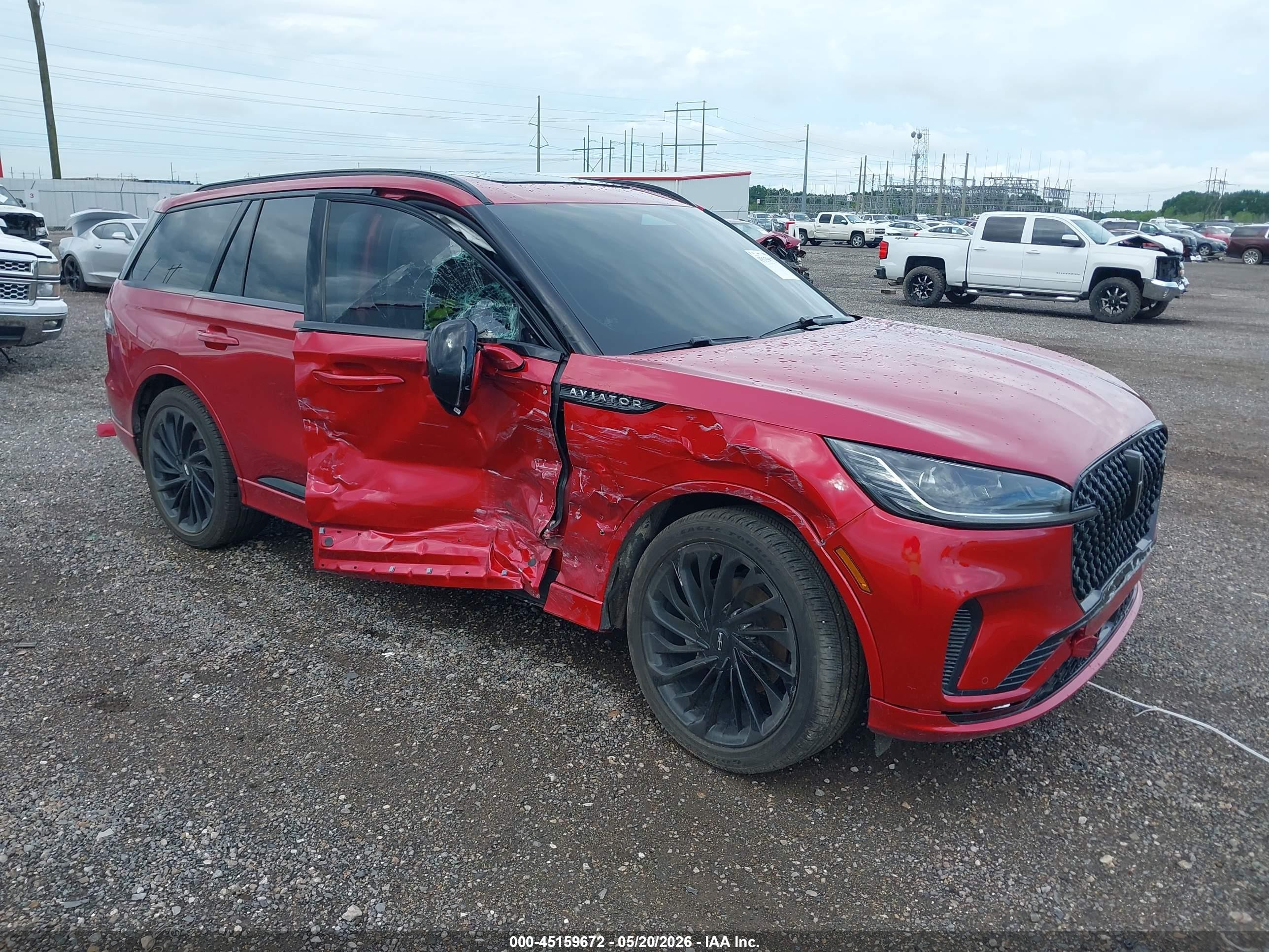 2026 Lincoln Aviator Reserve, VIN 5LM5J7WC6TGL12700 — Бок