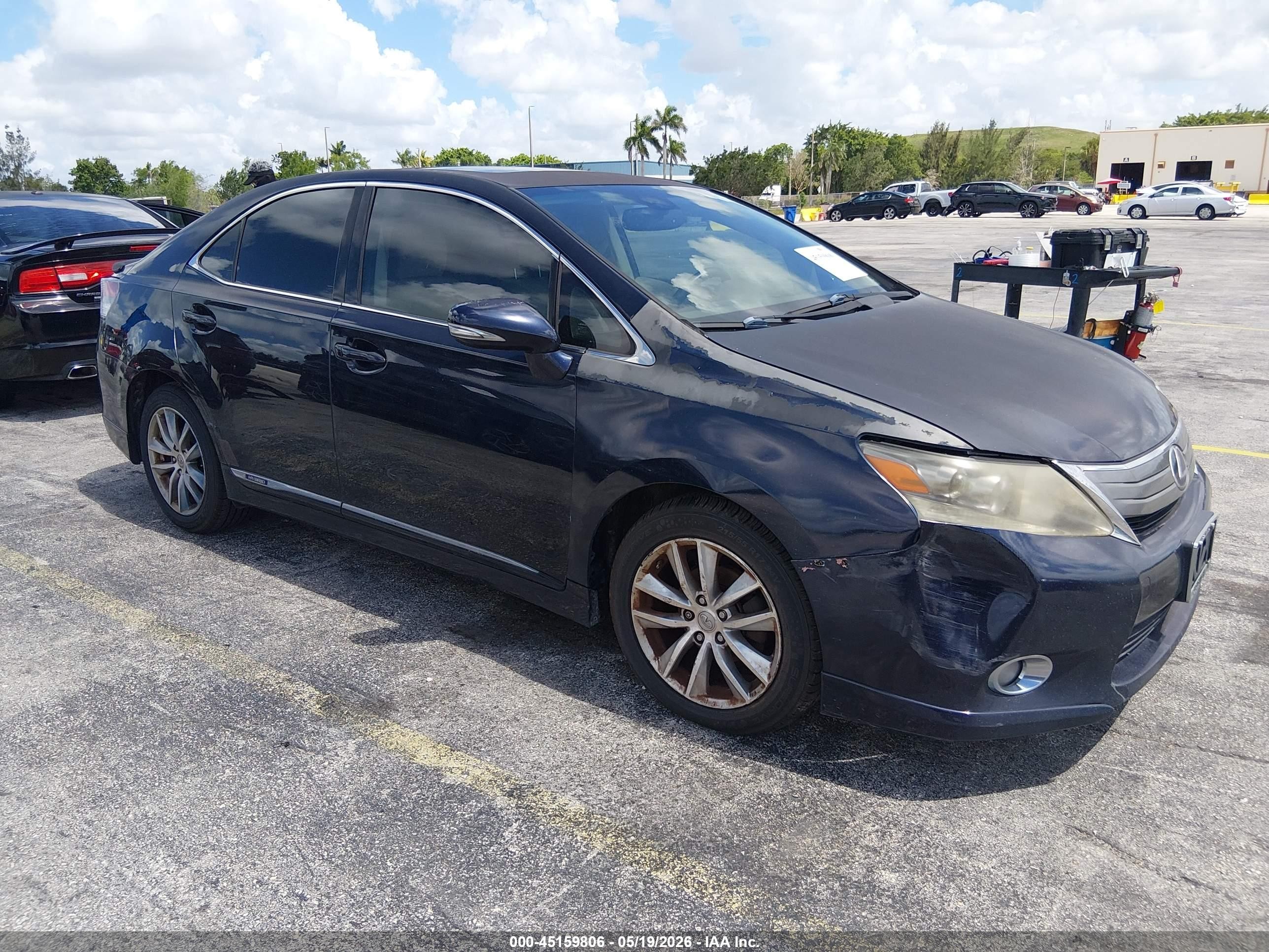 2010 Lexus HS 250h Premium, VIN JTHBB1BA4A2023672 — Normal wear