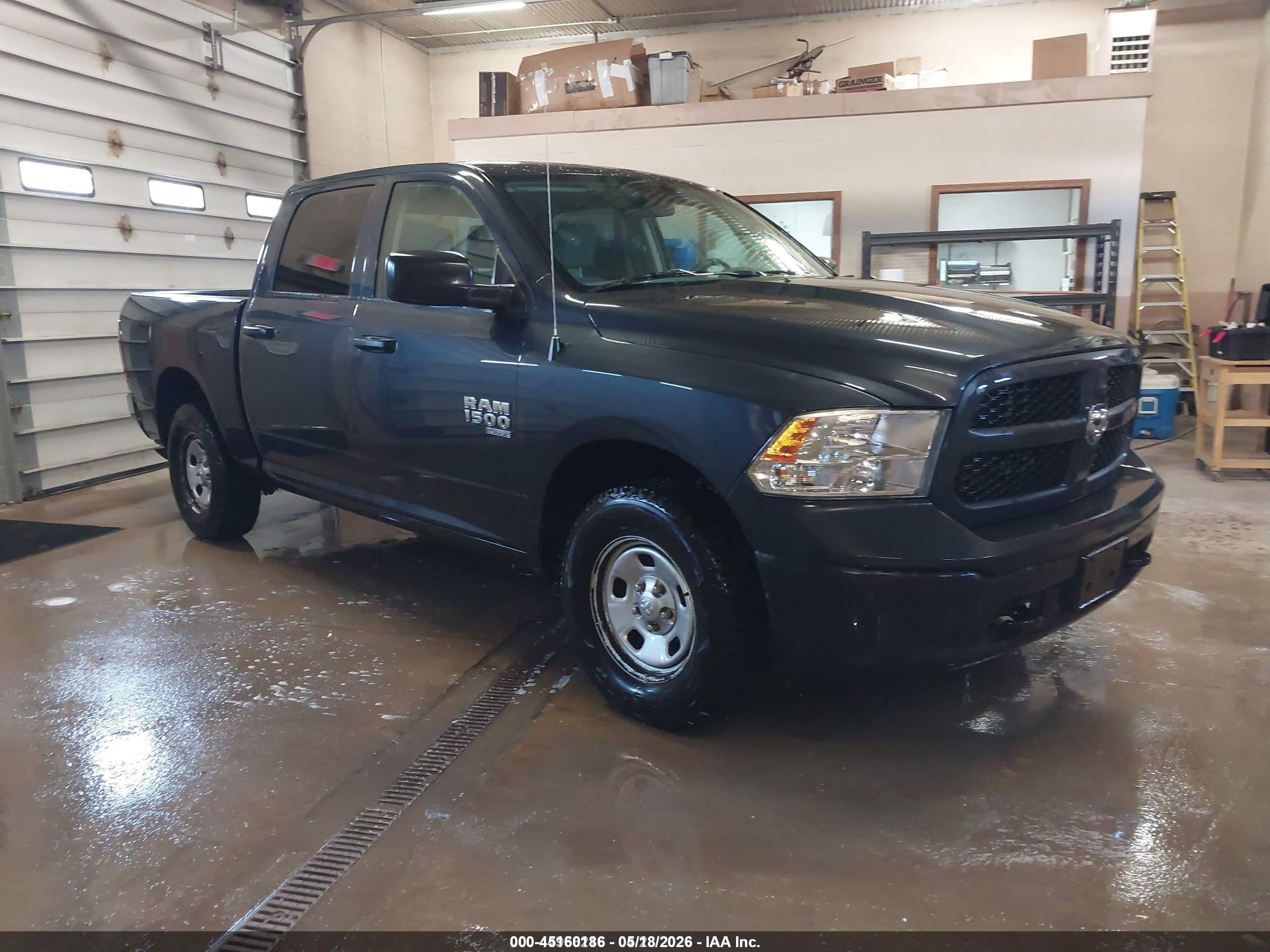 2019 Ram 1500 Express, VIN 1C6RR7KG7KS634405 — Front end