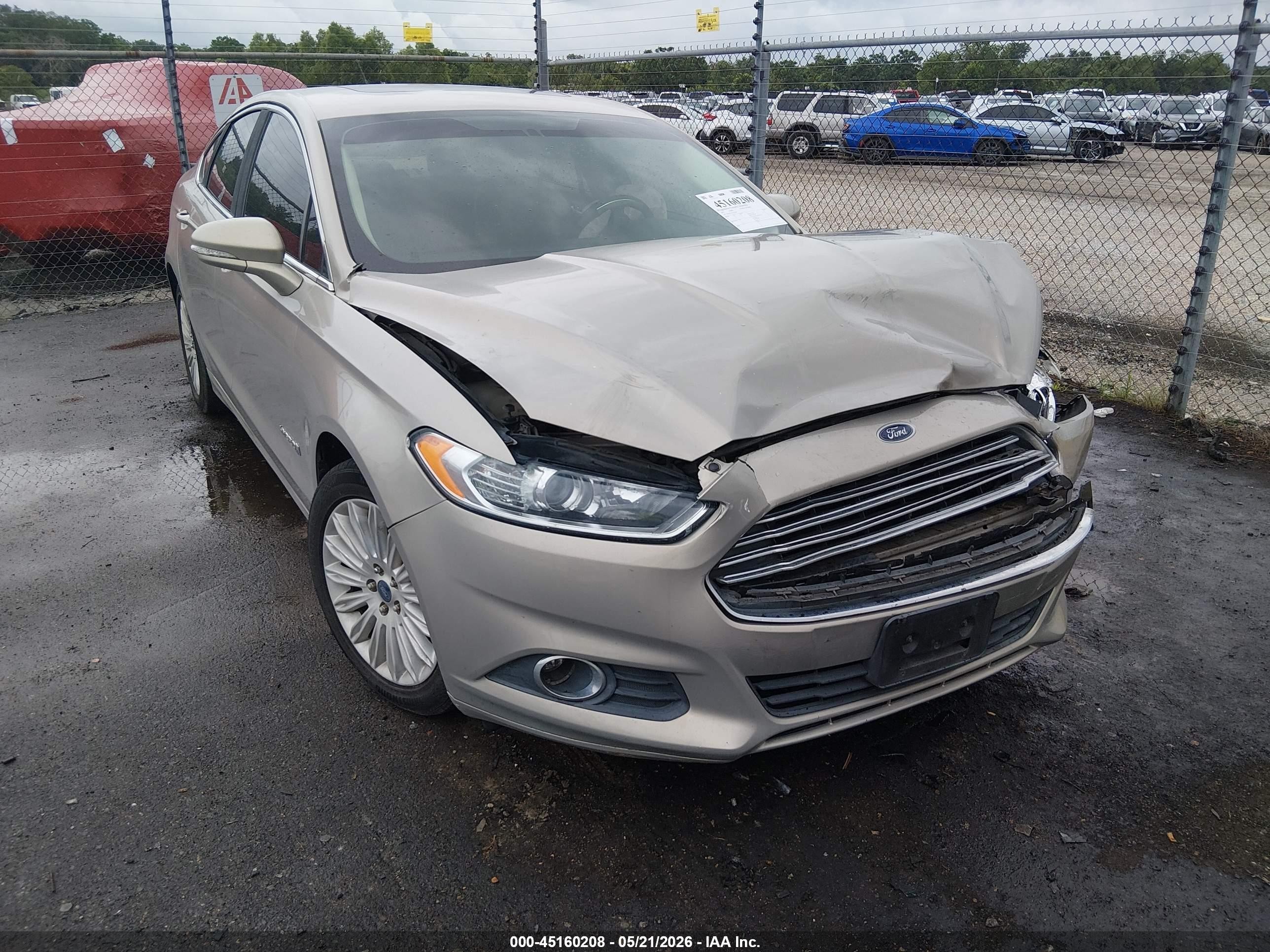 2015 Ford Fusion SE Hybrid, VIN 3FA6P0LUXFR263499 — Front end