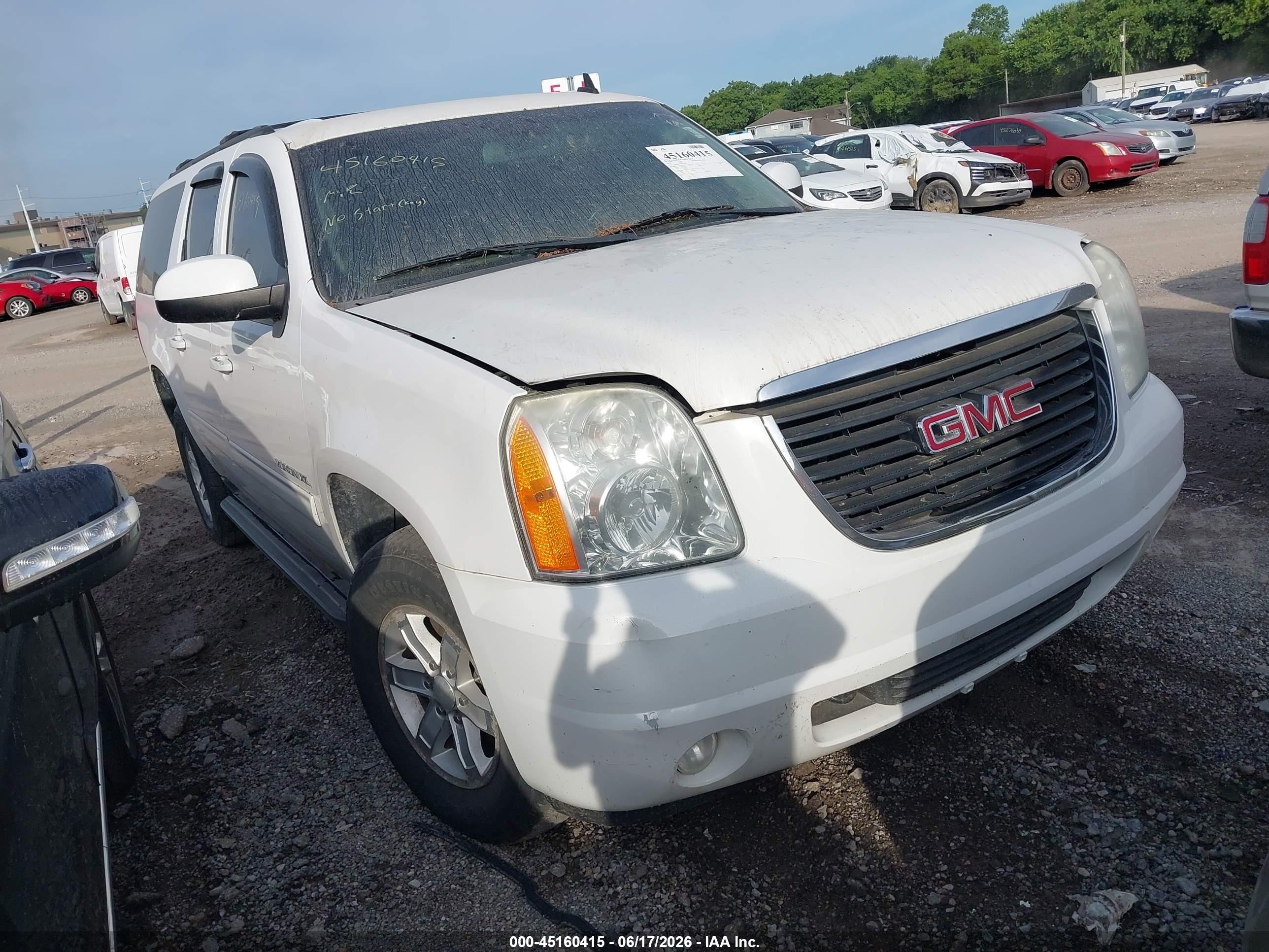 2013 GMC Yukon XL SLT, VIN 1GKS2KE75DR127045 — Front end