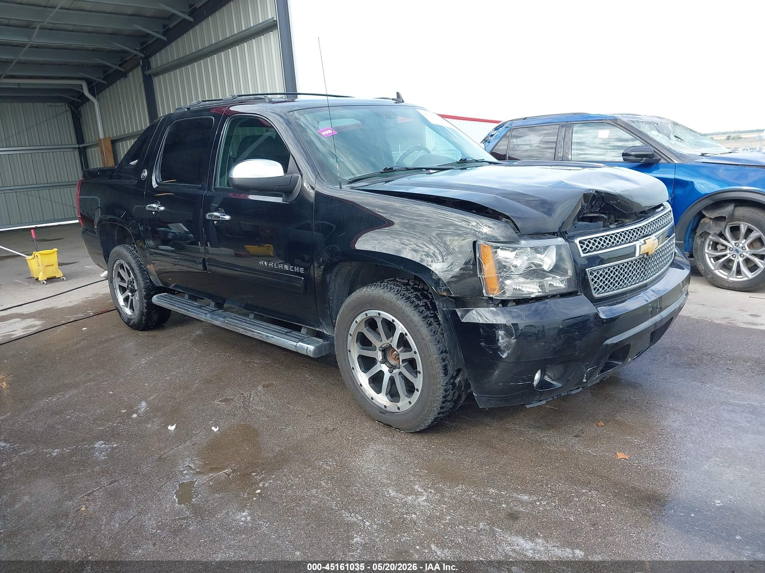 2013 Chevrolet Avalanche LS, VIN 3GNTKEE75DG333295 — Front end