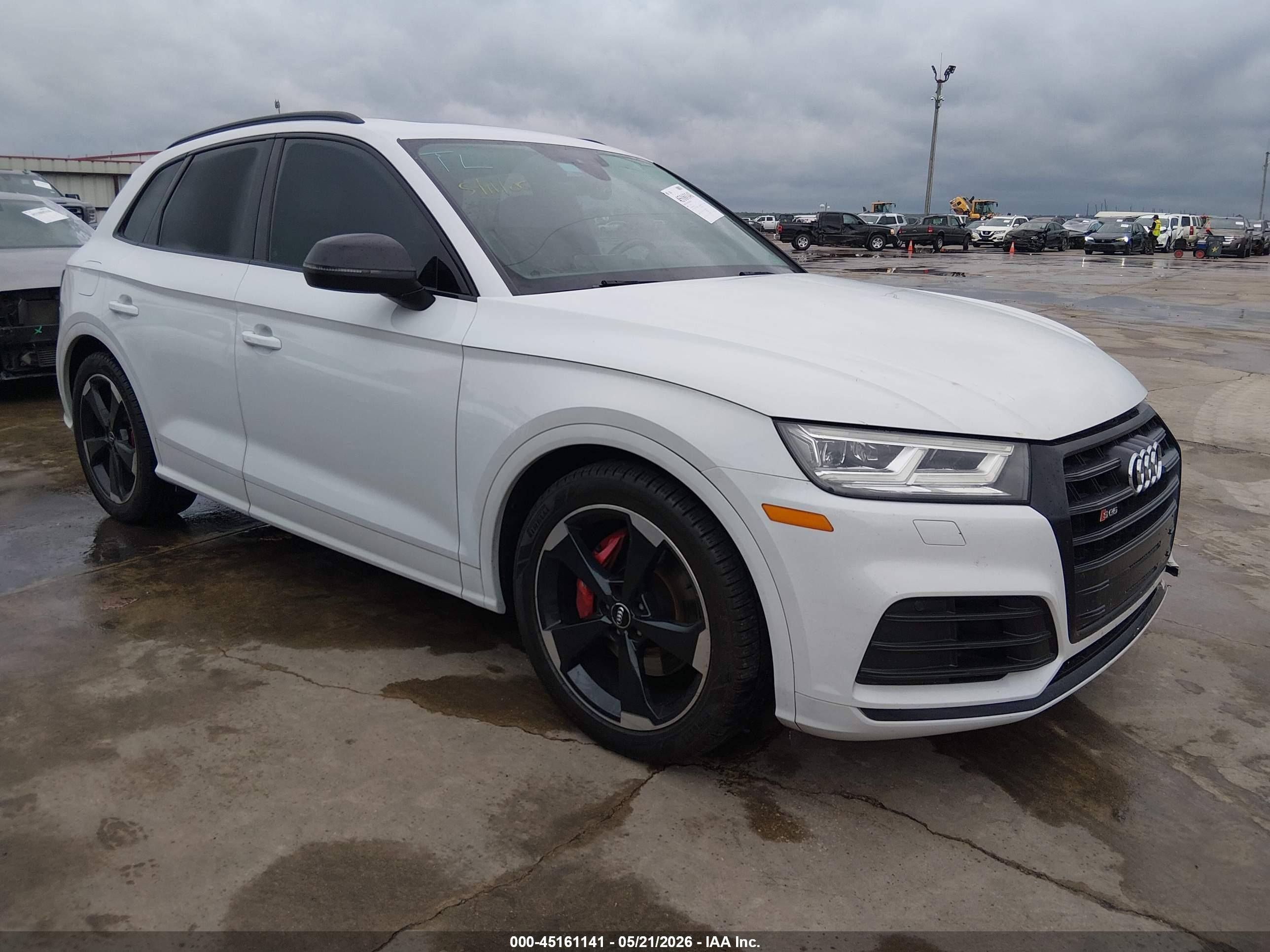 2020 Audi SQ5 Premium Plus, VIN WA1B4AFY9L2070373 — Перед