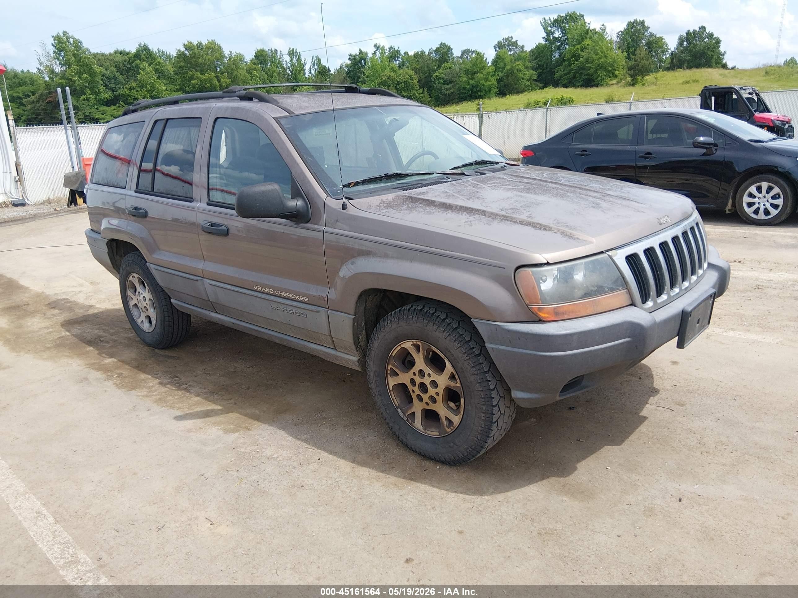 2001 Jeep Grand Cherokee Laredo, VIN 1J4GX48S51C620117 — Rear end