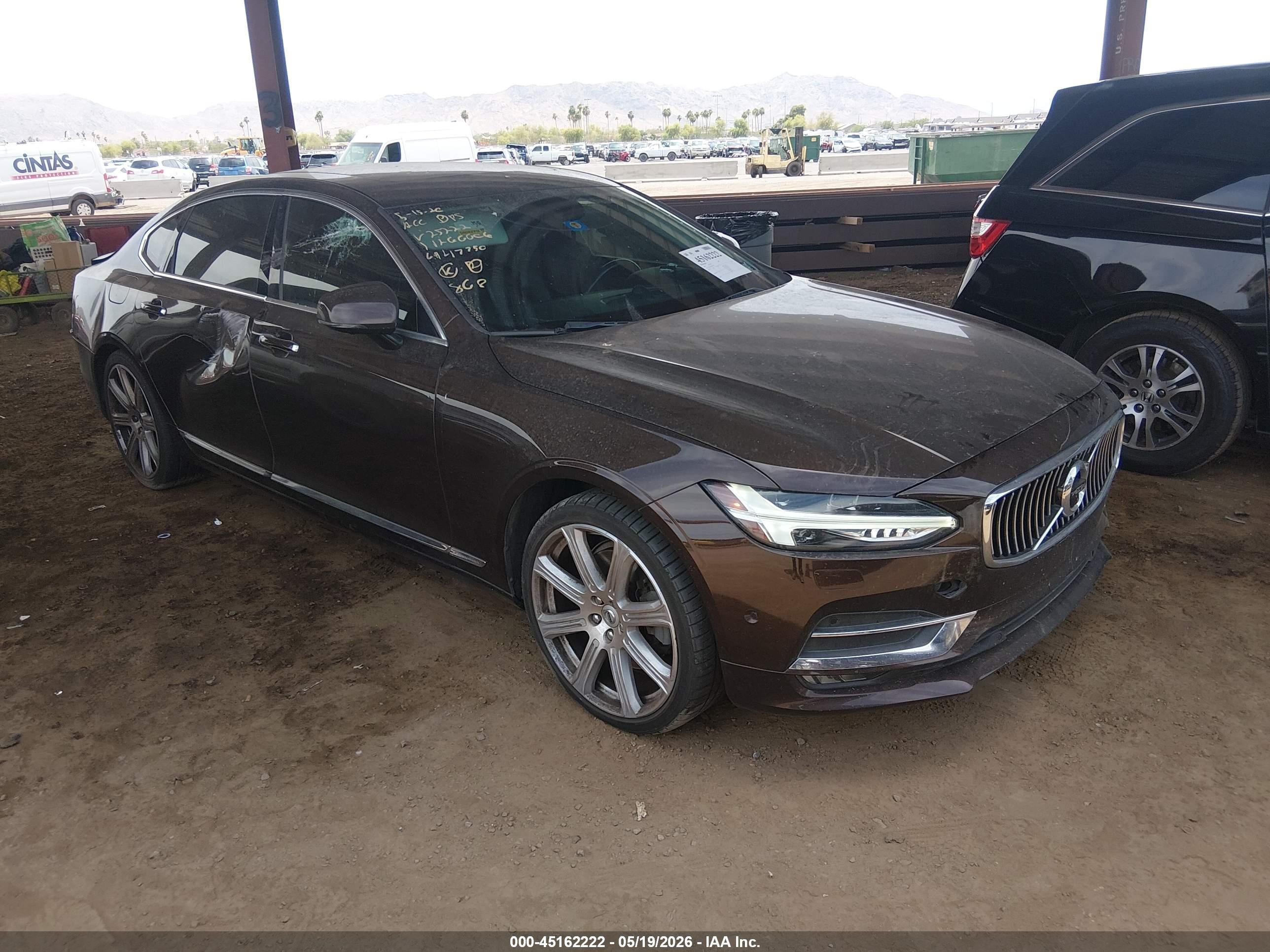 2018 Volvo S90 Inscription, VIN LVY992ML0JP025222 — Rear end