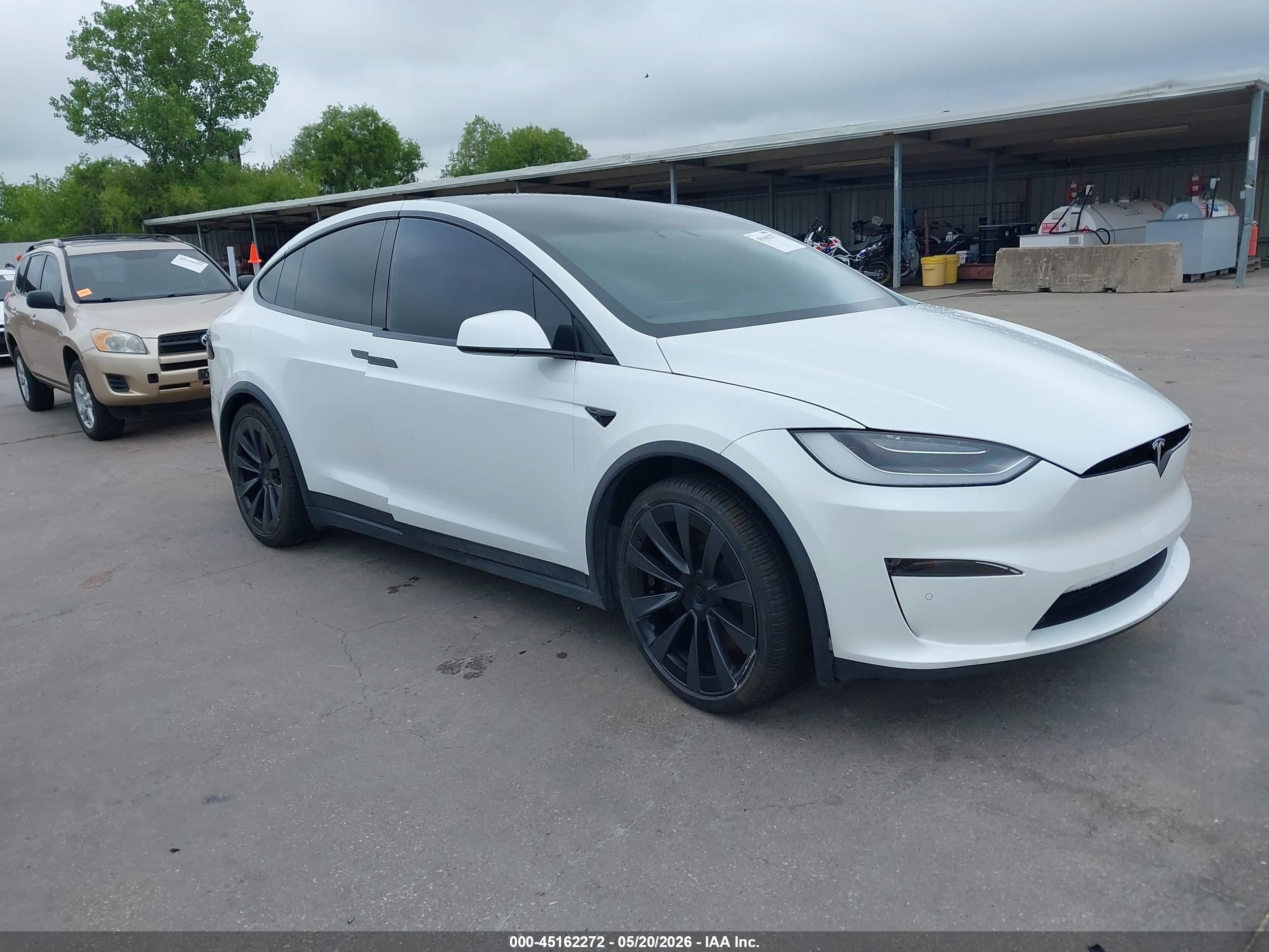 2022 Tesla Model X, VIN 7SAXCAE58NF345756 — Зад