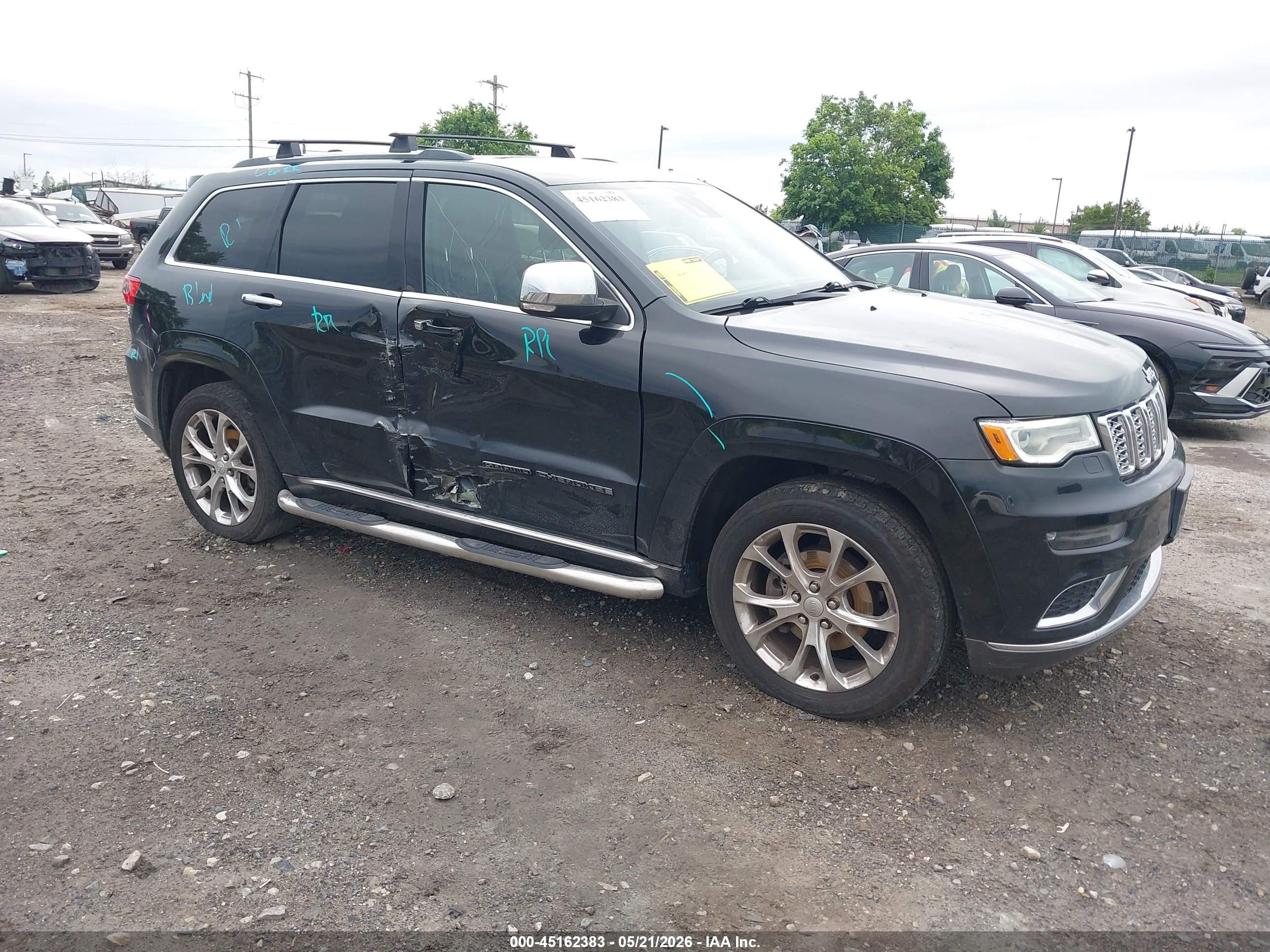 2019 Jeep Grand Cherokee Summit, VIN 1C4RJFJG3KC593406 — Side