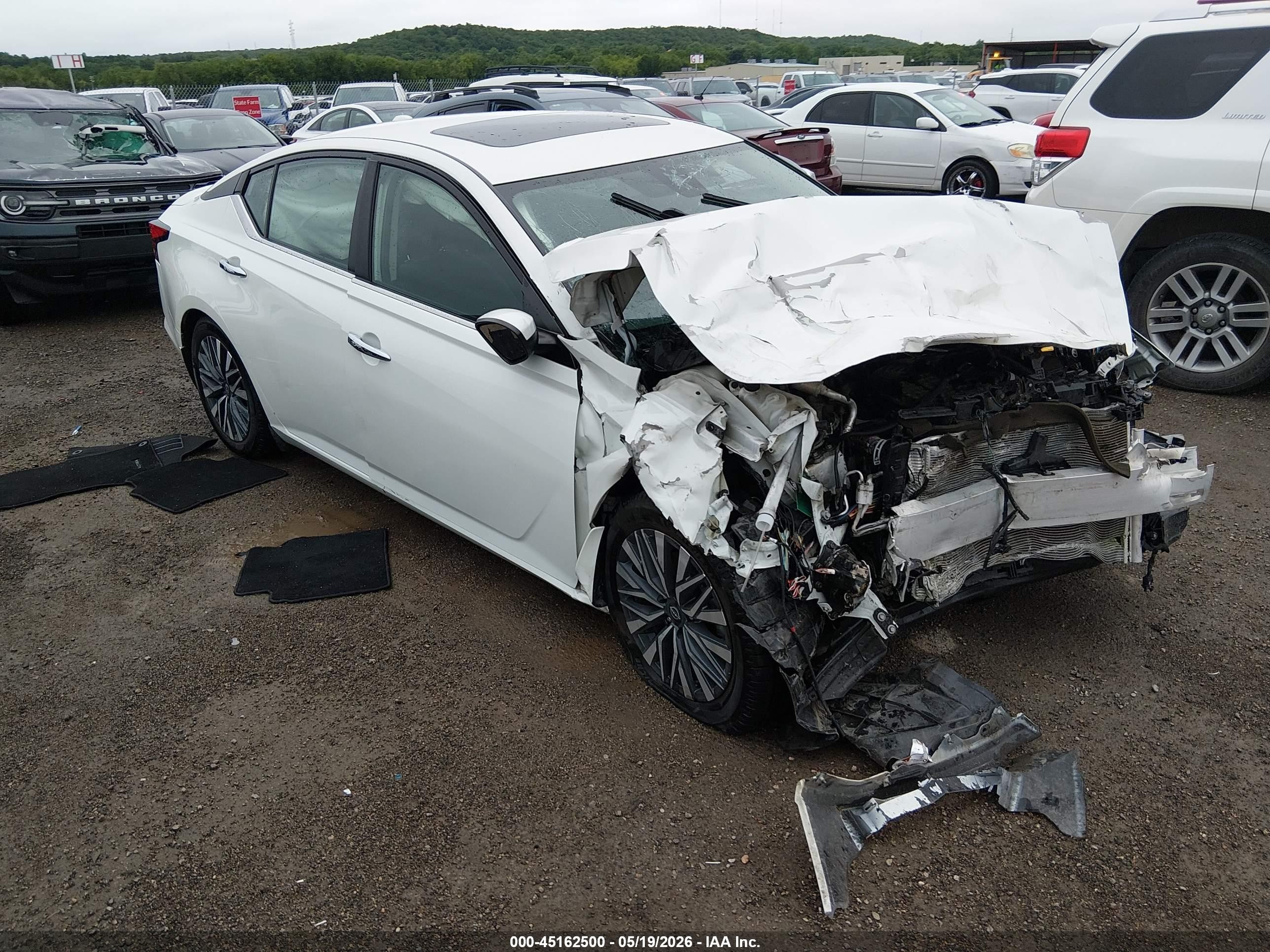 2023 Nissan Altima SV, VIN 1N4BL4DW0PN355632 — Front end